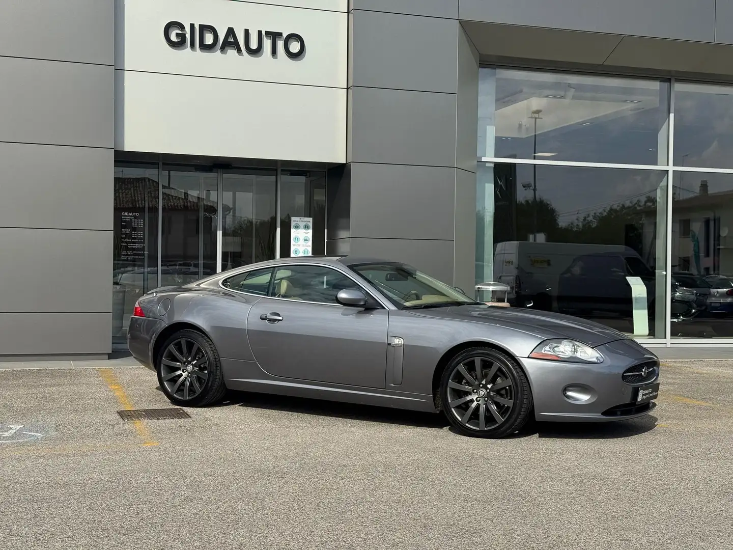 Jaguar XK XK 4.2 V8 Coupé Gris - 2