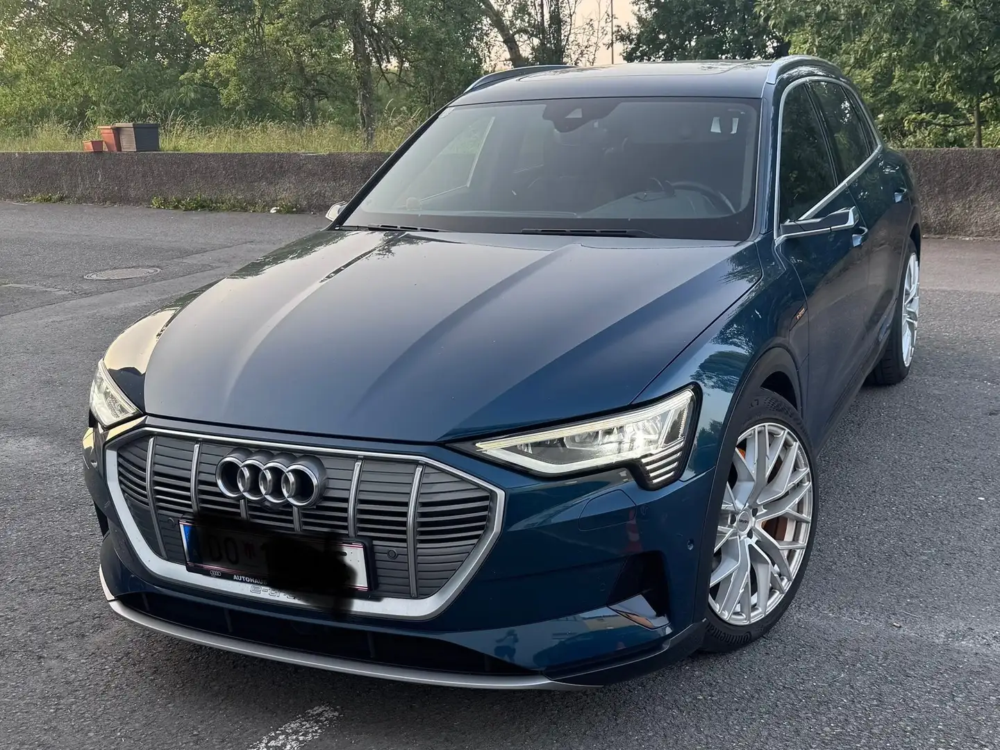 Audi e-tron e-tron 55 quattro 95kWh Advanced Advanced Blau - 1