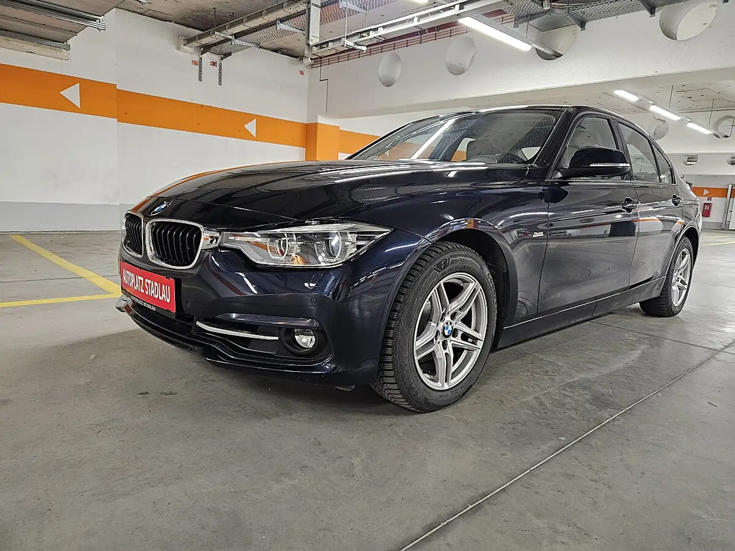 BMW 320 i xDrive Sport Line Blau - 1