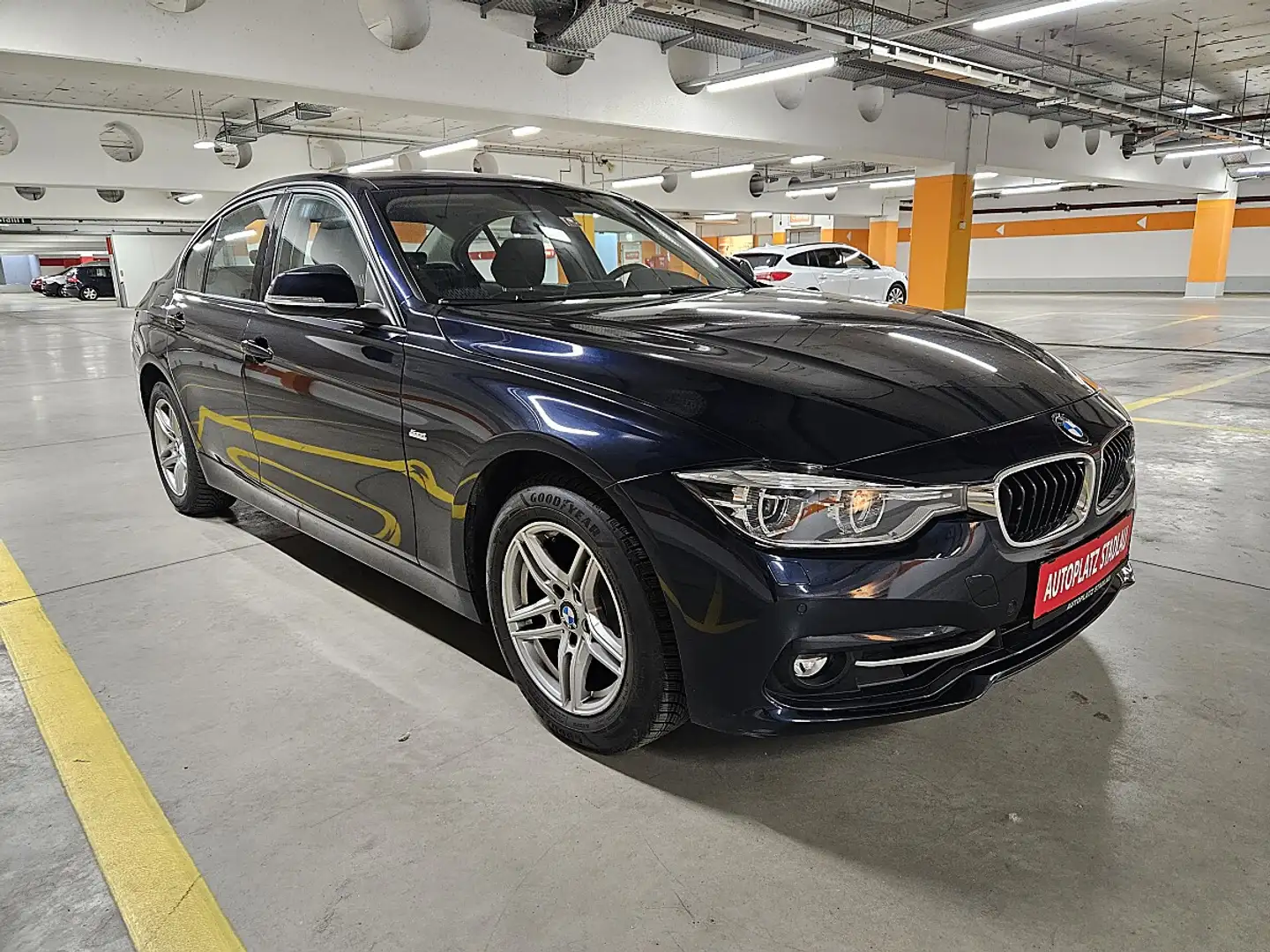 BMW 320 i xDrive Sport Line Blau - 2