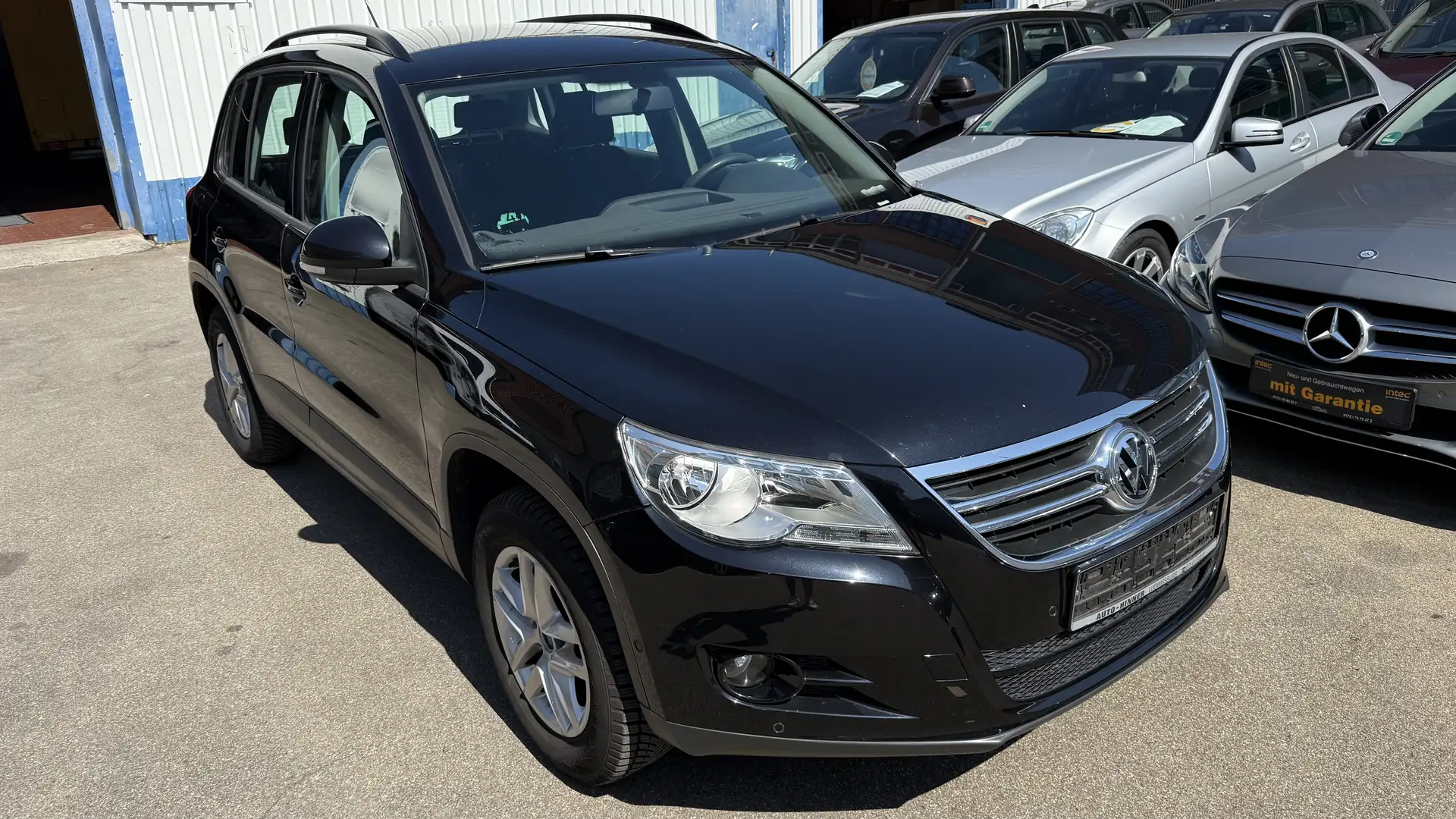 Volkswagen Tiguan Trend 2.HD KLIMA PDC AHK ALU NAVI TOP! Schwarz - 1