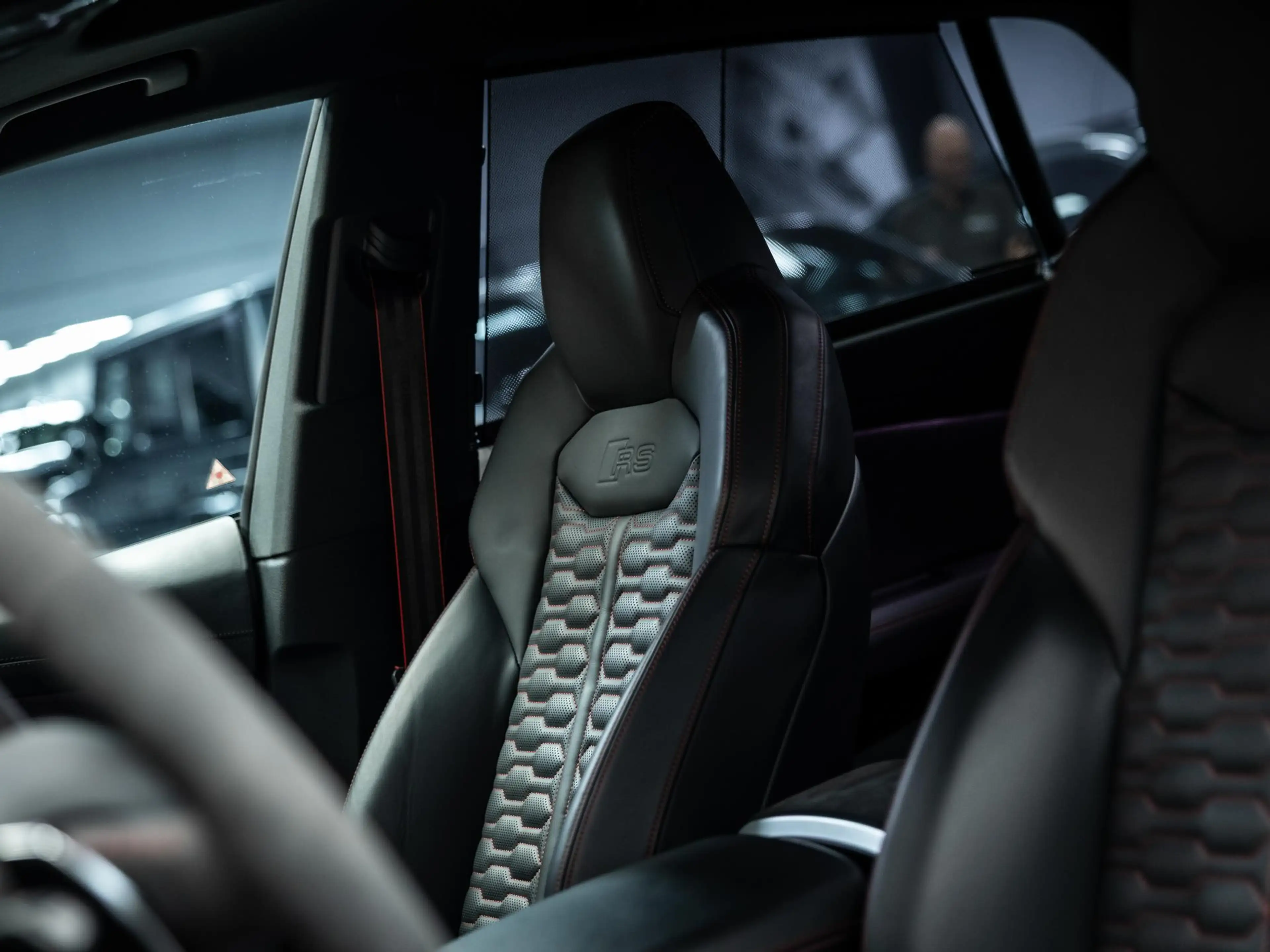Audi RS Q8 RSQ8 4.0 TFSI quattro Goed uitgevoerde en uiterst — photo 33