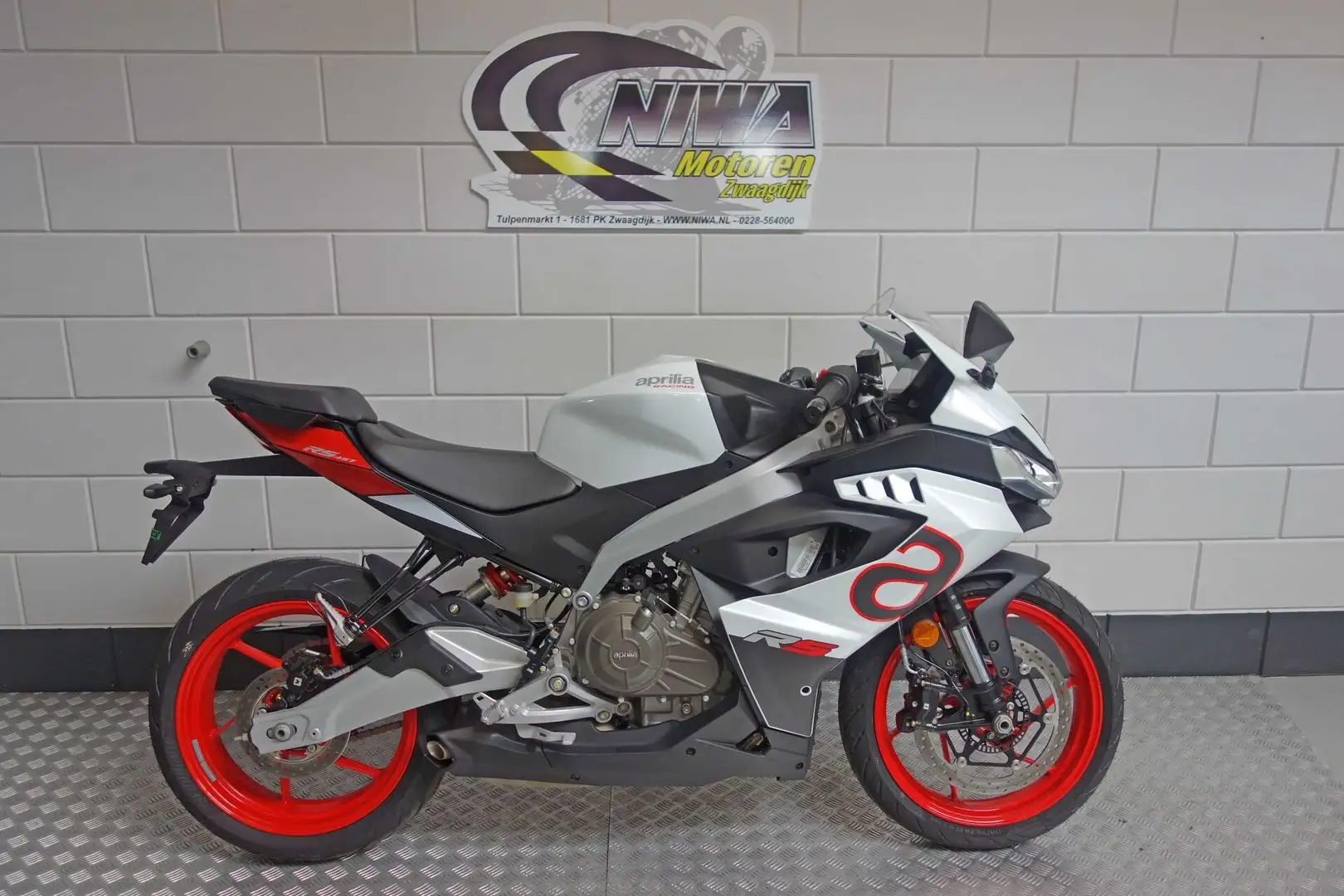 Aprilia RS 457 - 1