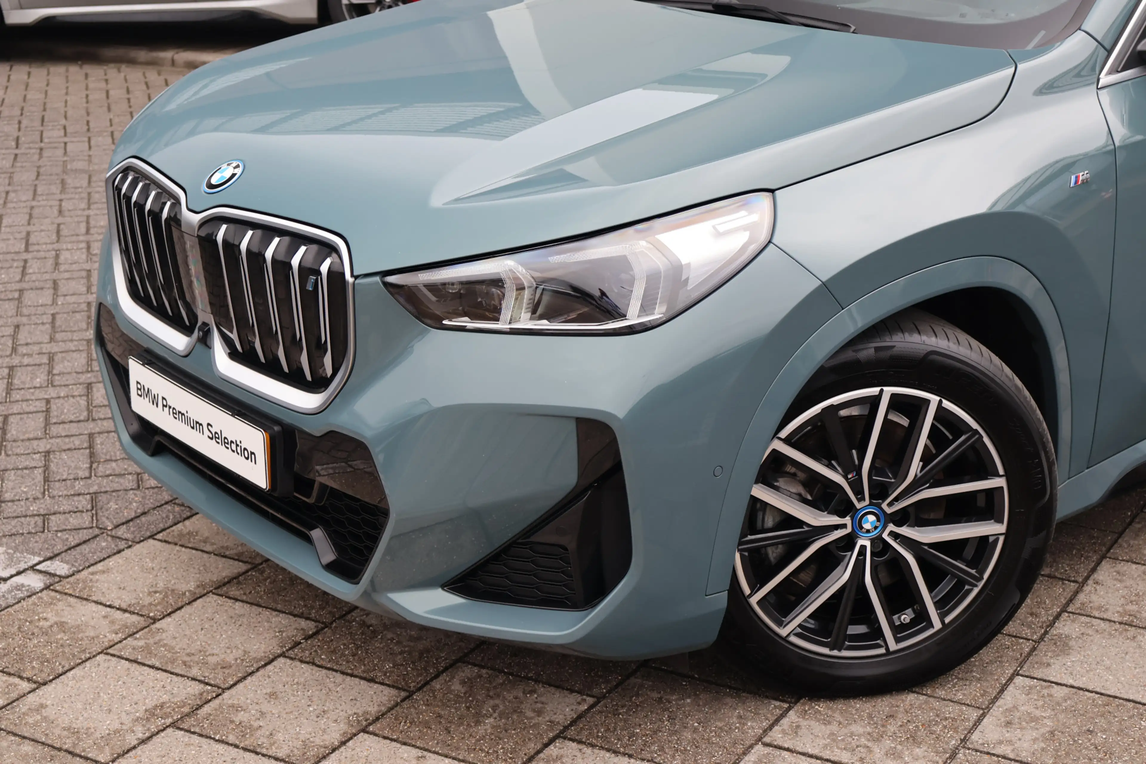 BMW iX1 xDrive30 / Panoramadak / Trekhaak / Sportstoelen / — photo 2