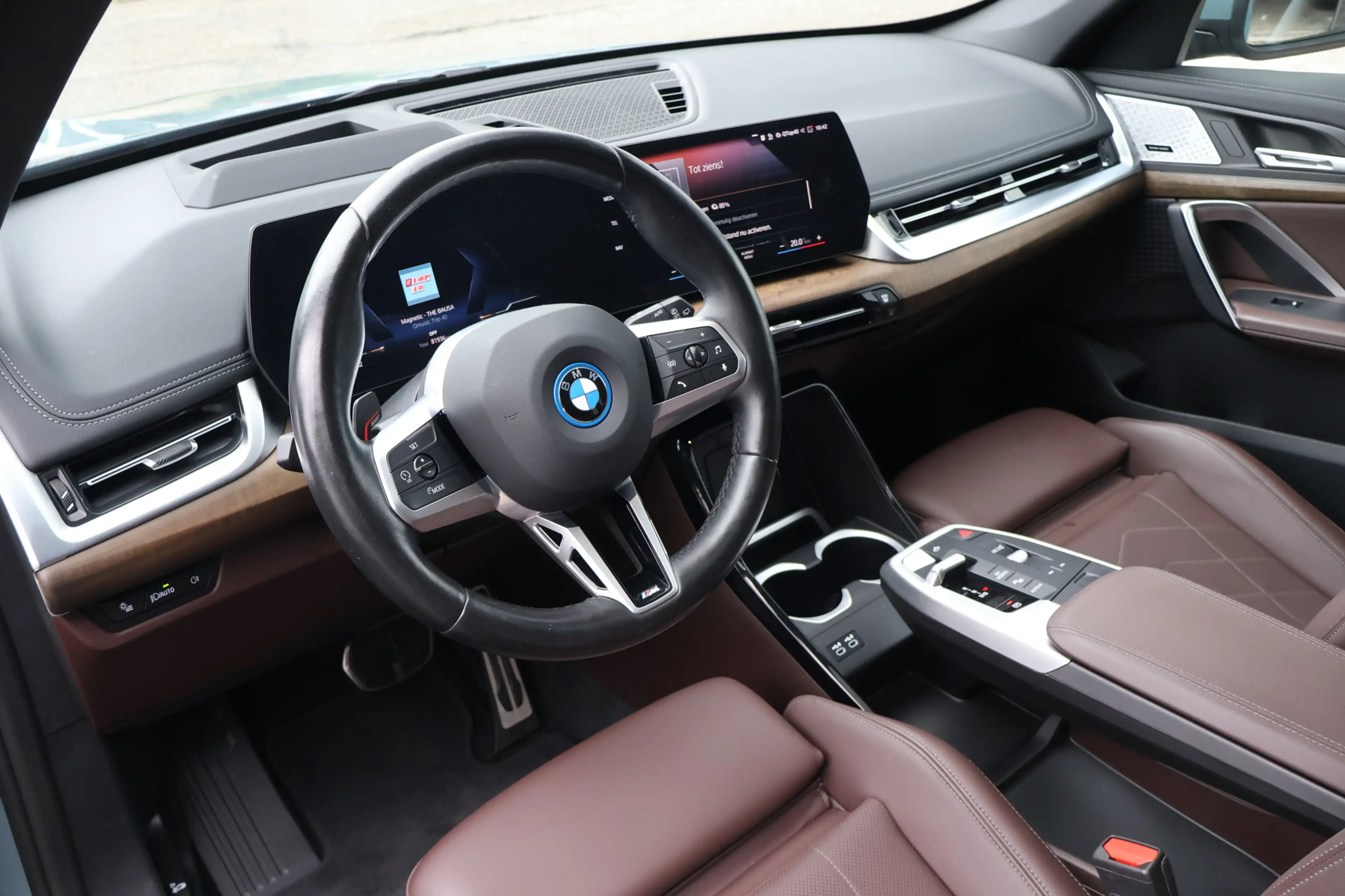BMW iX1 xDrive30 / Panoramadak / Trekhaak / Sportstoelen / — photo 13