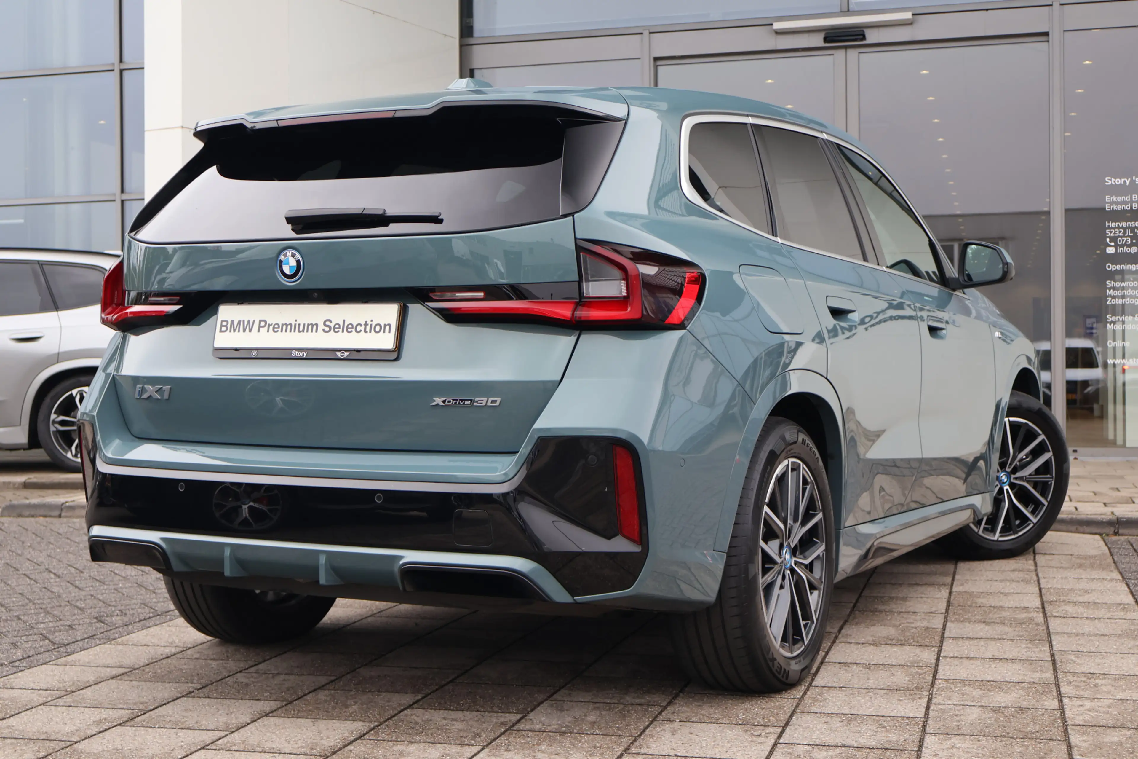 BMW iX1 xDrive30 / Panoramadak / Trekhaak / Sportstoelen / — photo 11