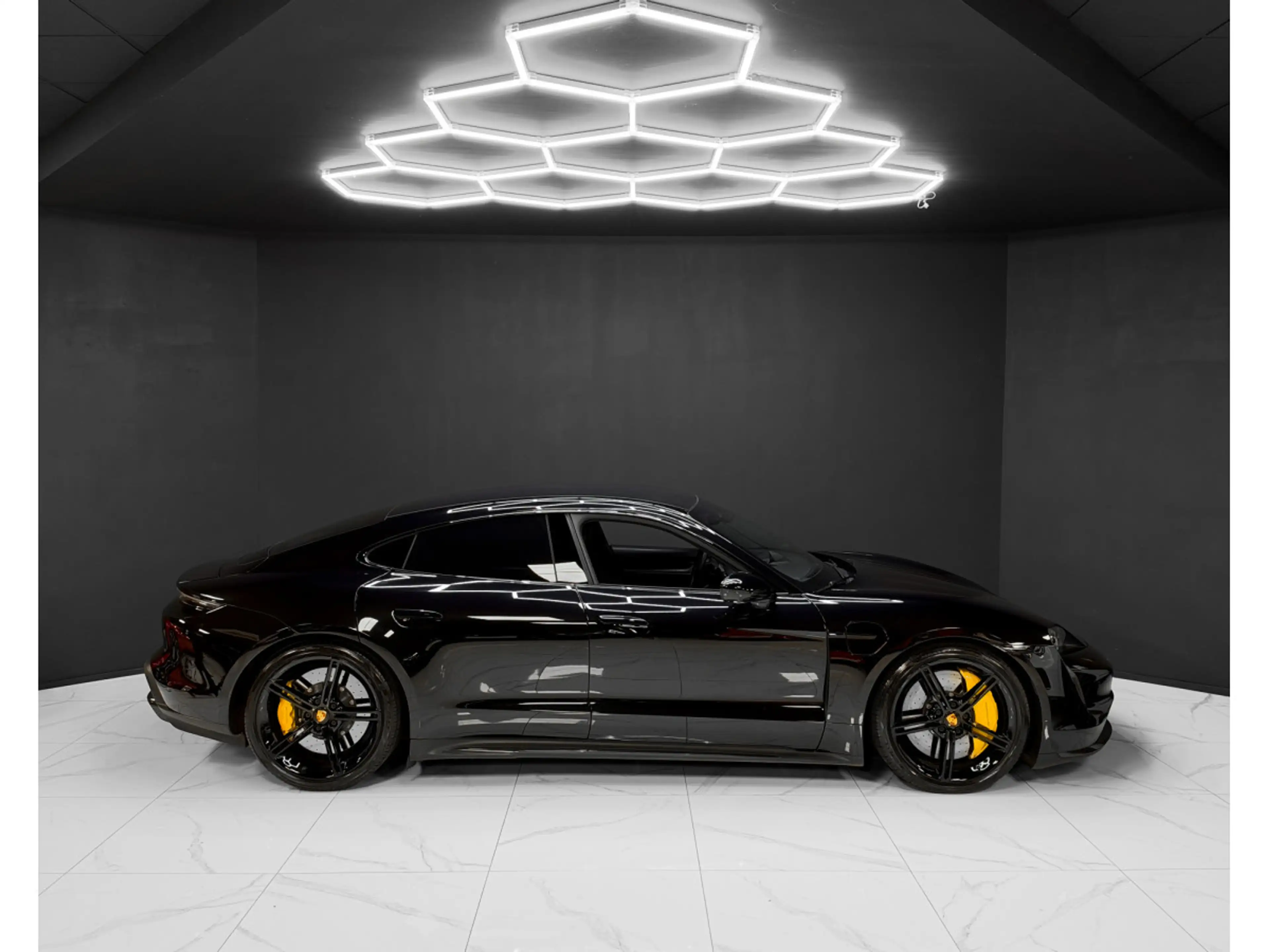 Porsche Taycan TURBO S / APPROVED 2028 / 5 SEATS — photo 5