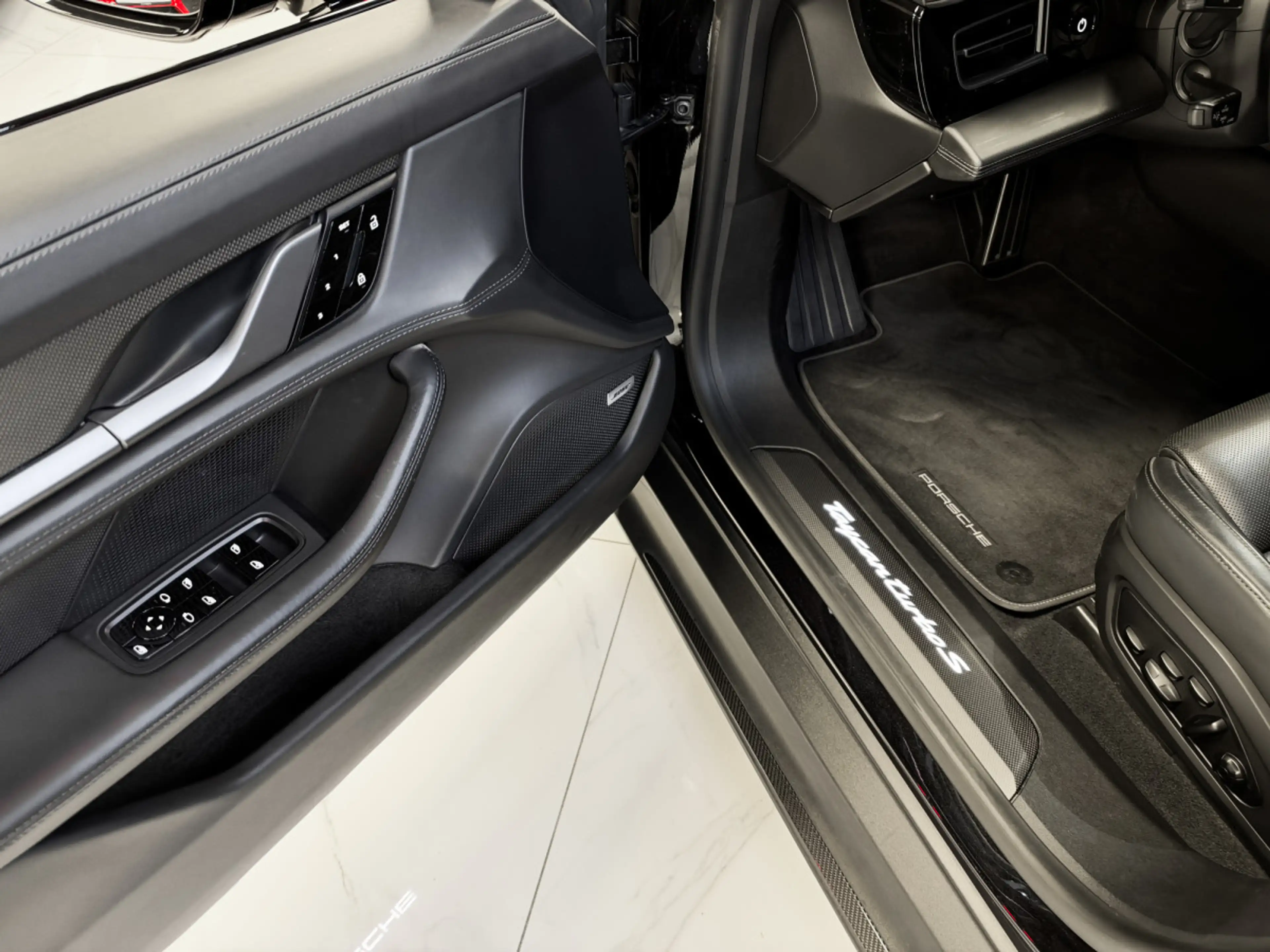 Porsche Taycan TURBO S / APPROVED 2028 / 5 SEATS — photo 14