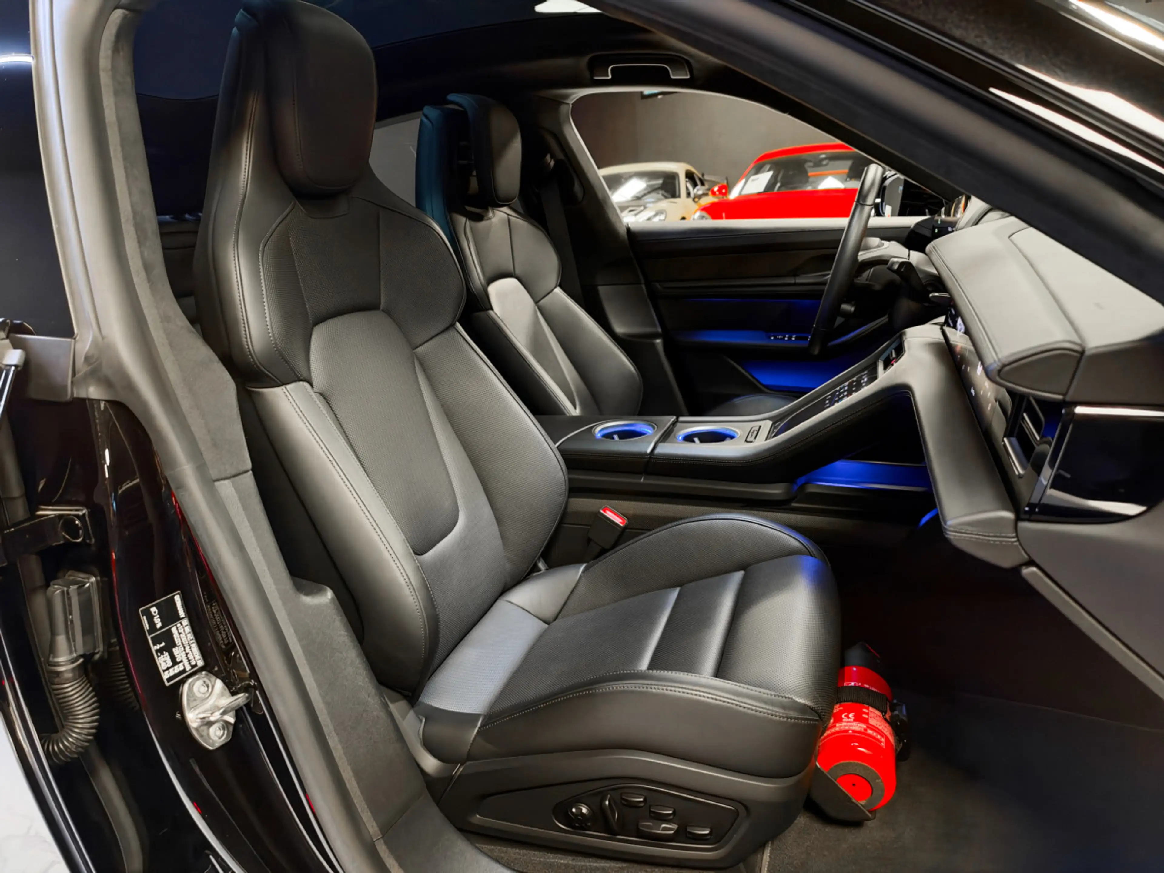 Porsche Taycan TURBO S / APPROVED 2028 / 5 SEATS — photo 12
