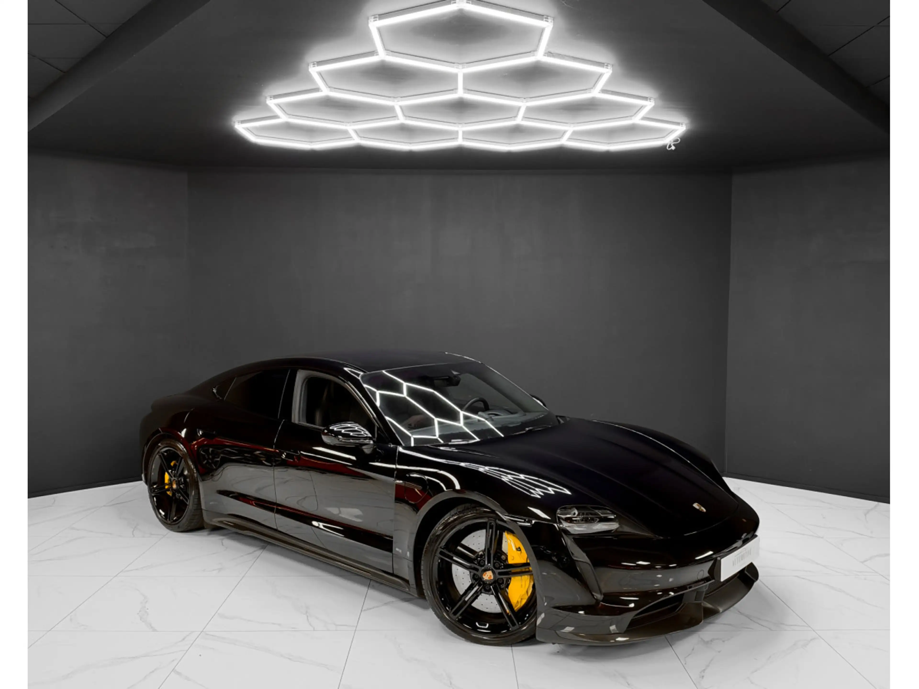 Porsche Taycan TURBO S / APPROVED 2028 / 5 SEATS — photo 6