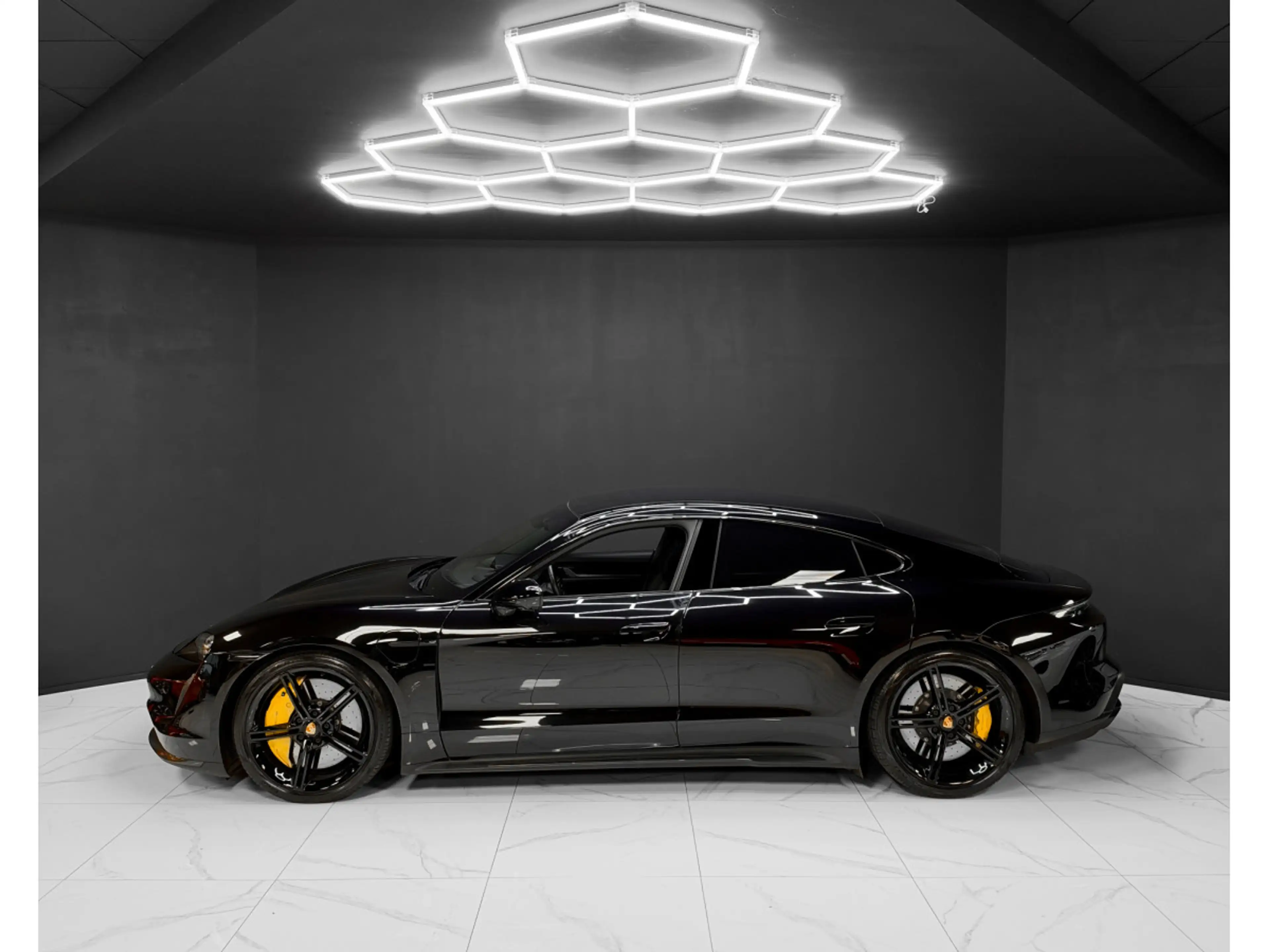 Porsche Taycan TURBO S / APPROVED 2028 / 5 SEATS — photo 2