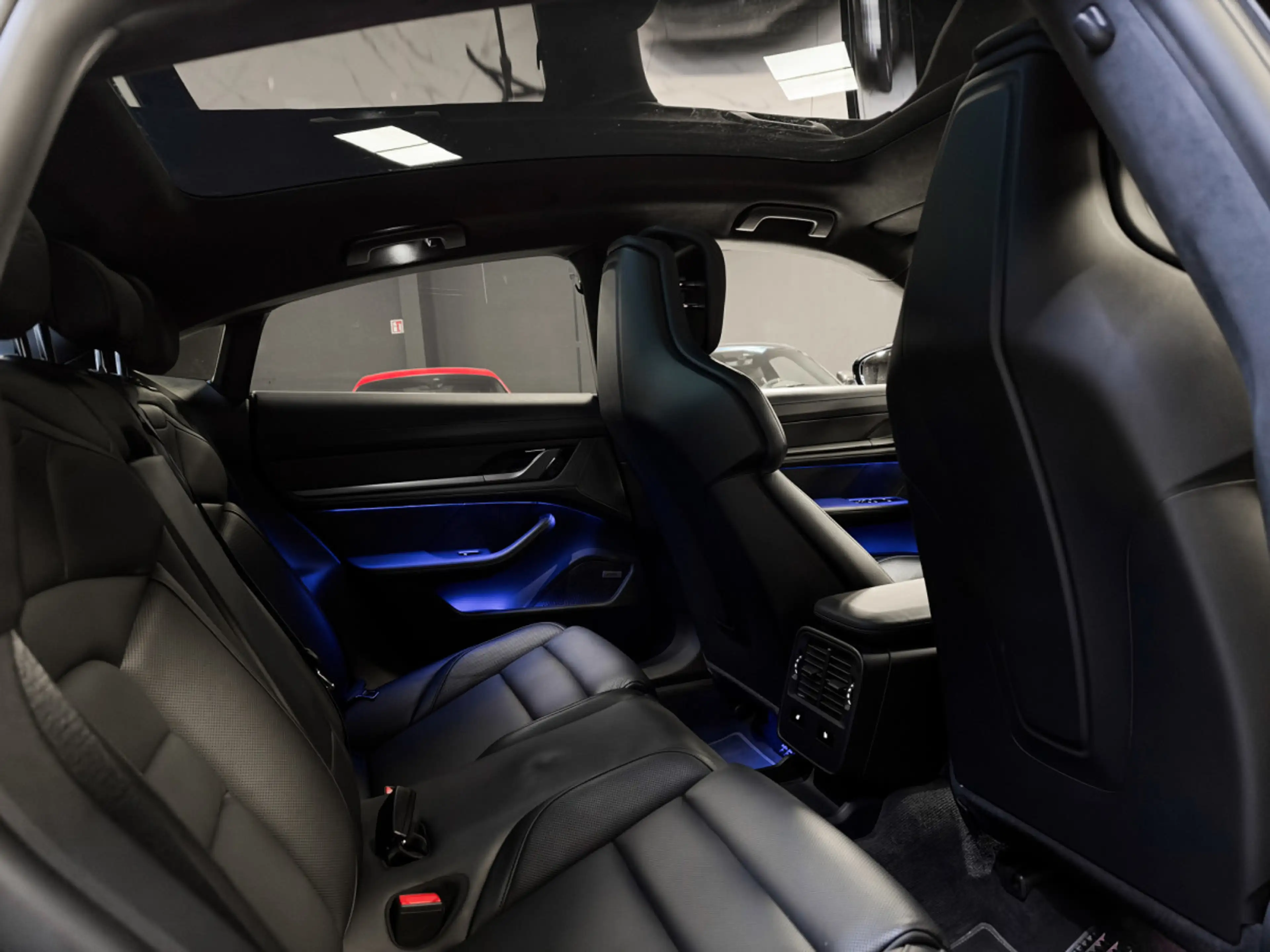 Porsche Taycan TURBO S / APPROVED 2028 / 5 SEATS — photo 13