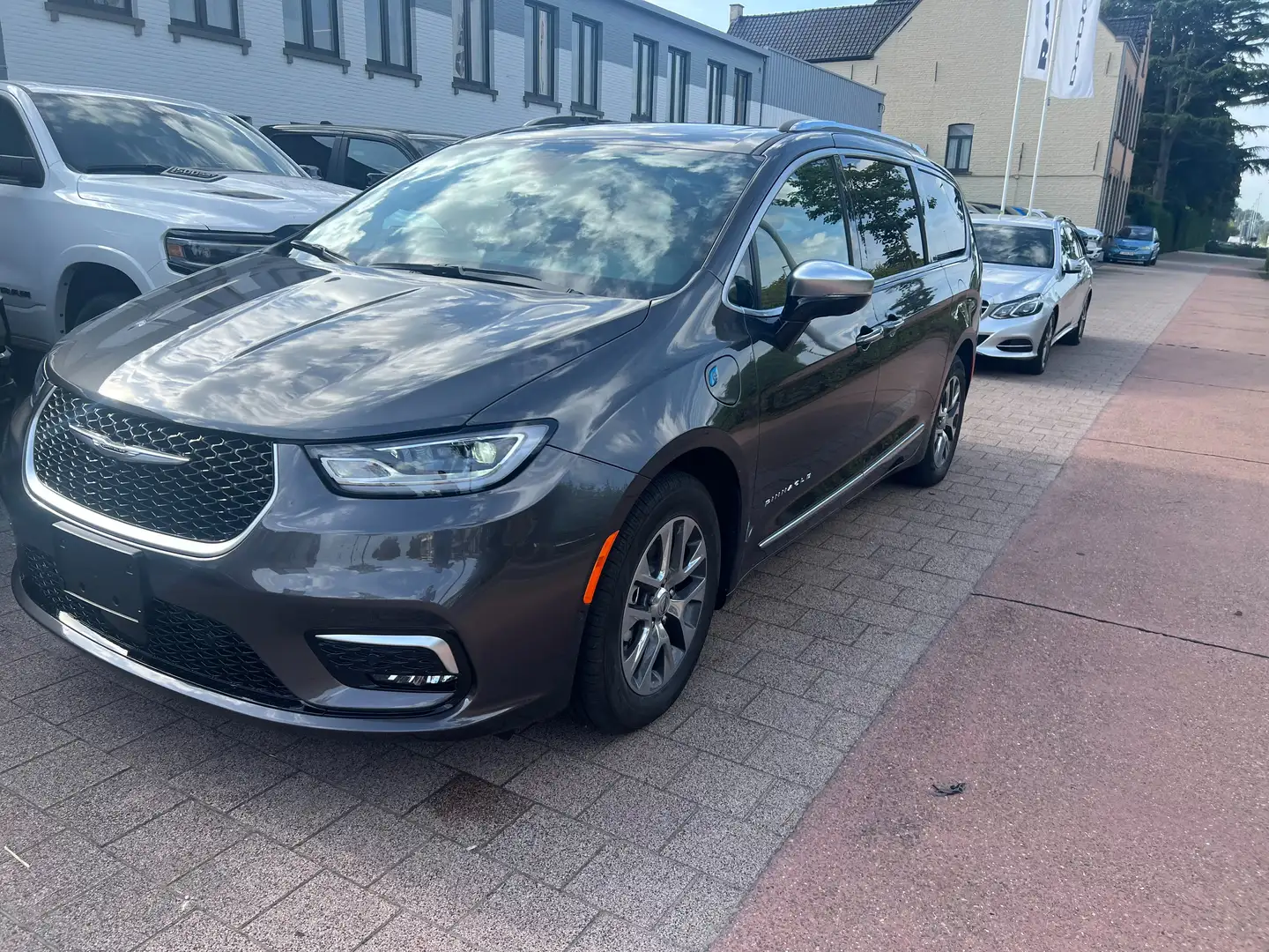 Chrysler Pacifica HYBRID PINNACLE - 3.6L V6 €69.900,-excl - 1