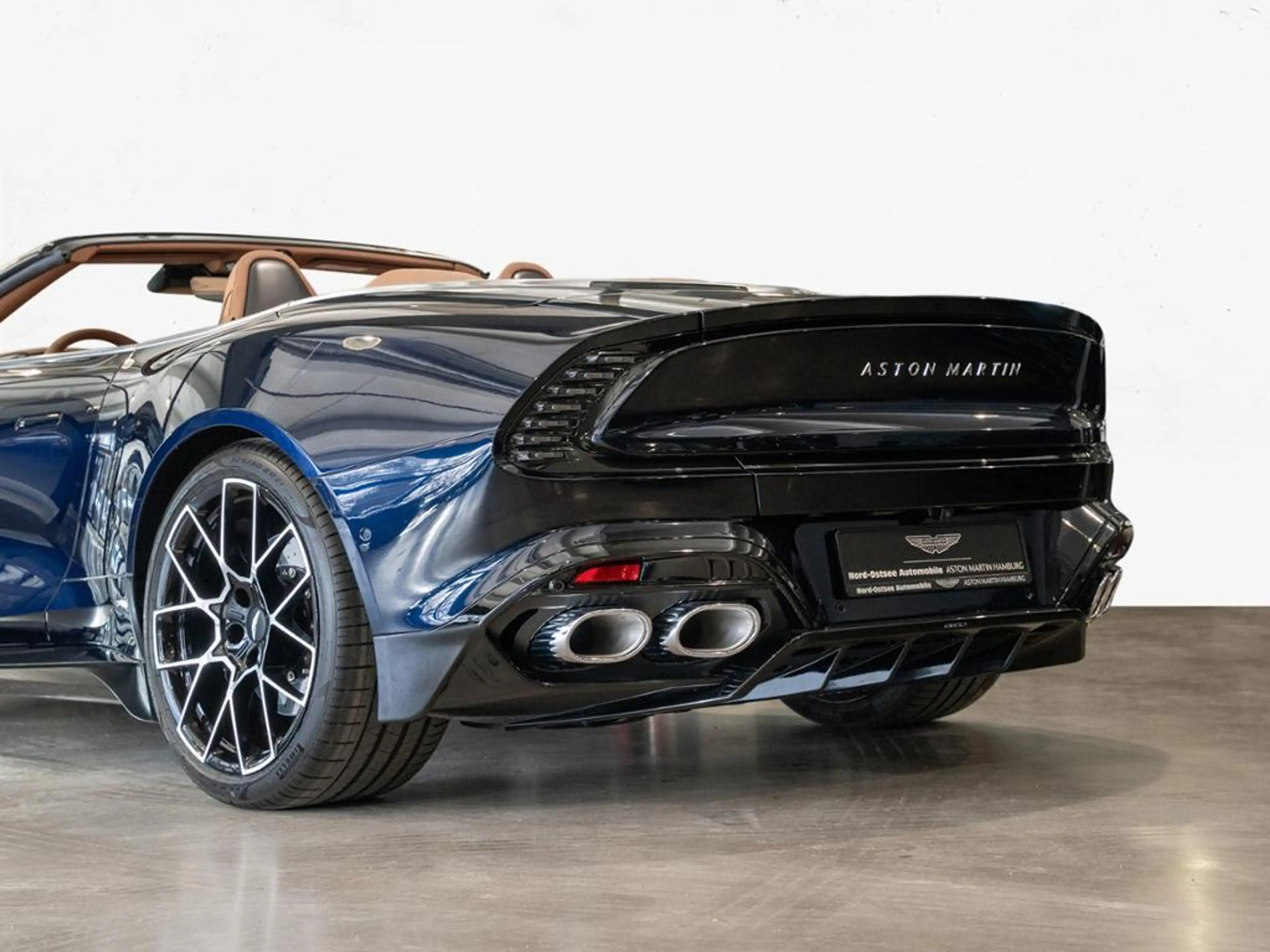 Aston Martin Vanquish Volante Aston Martin Hamburg — photo 9