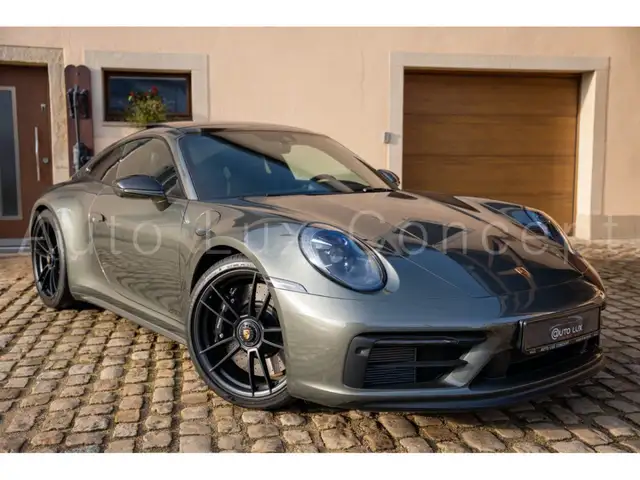 Porsche 911 view 2