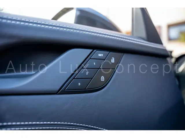 Porsche 911 view 14