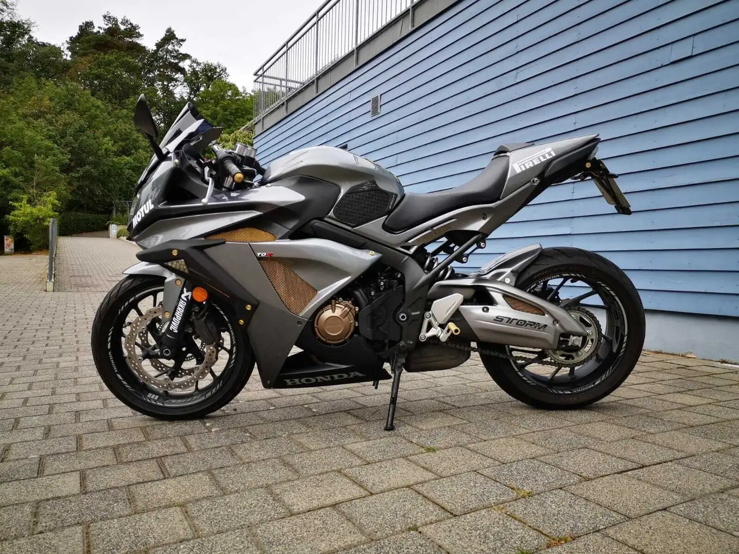 Honda CBR 650 Černá - 1