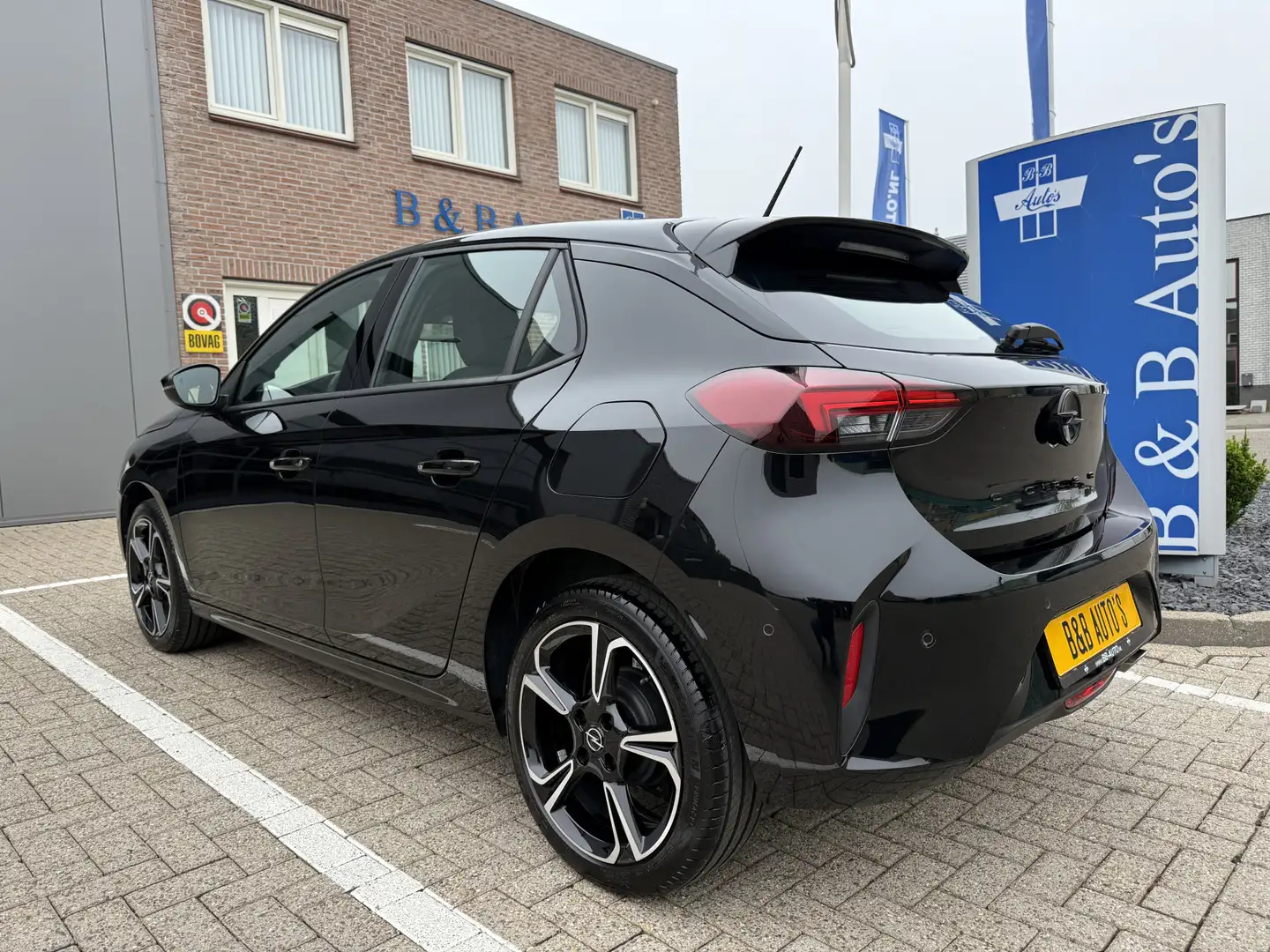 Opel Corsa 1.2 Turbo 100pk Ultimate l PANO-DAK l CAMERA l ECC Zwart - 2