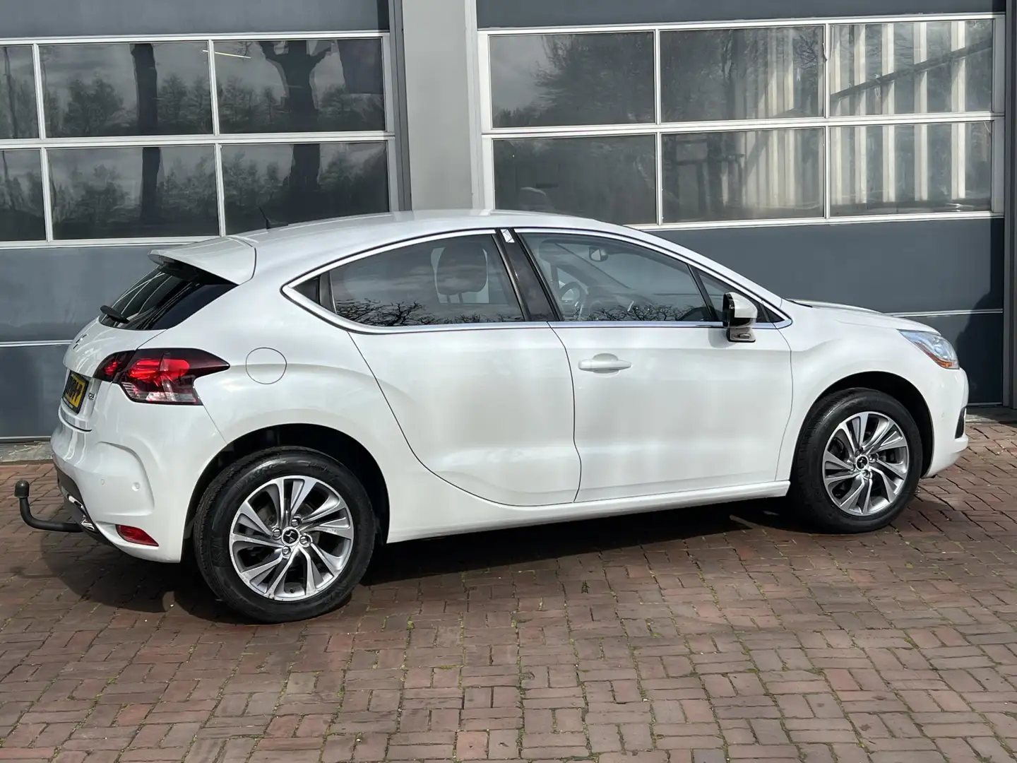 Citroen DS4 1.2 PureTech Business Bj 2015 km 91.000 131pk Deal White - 2