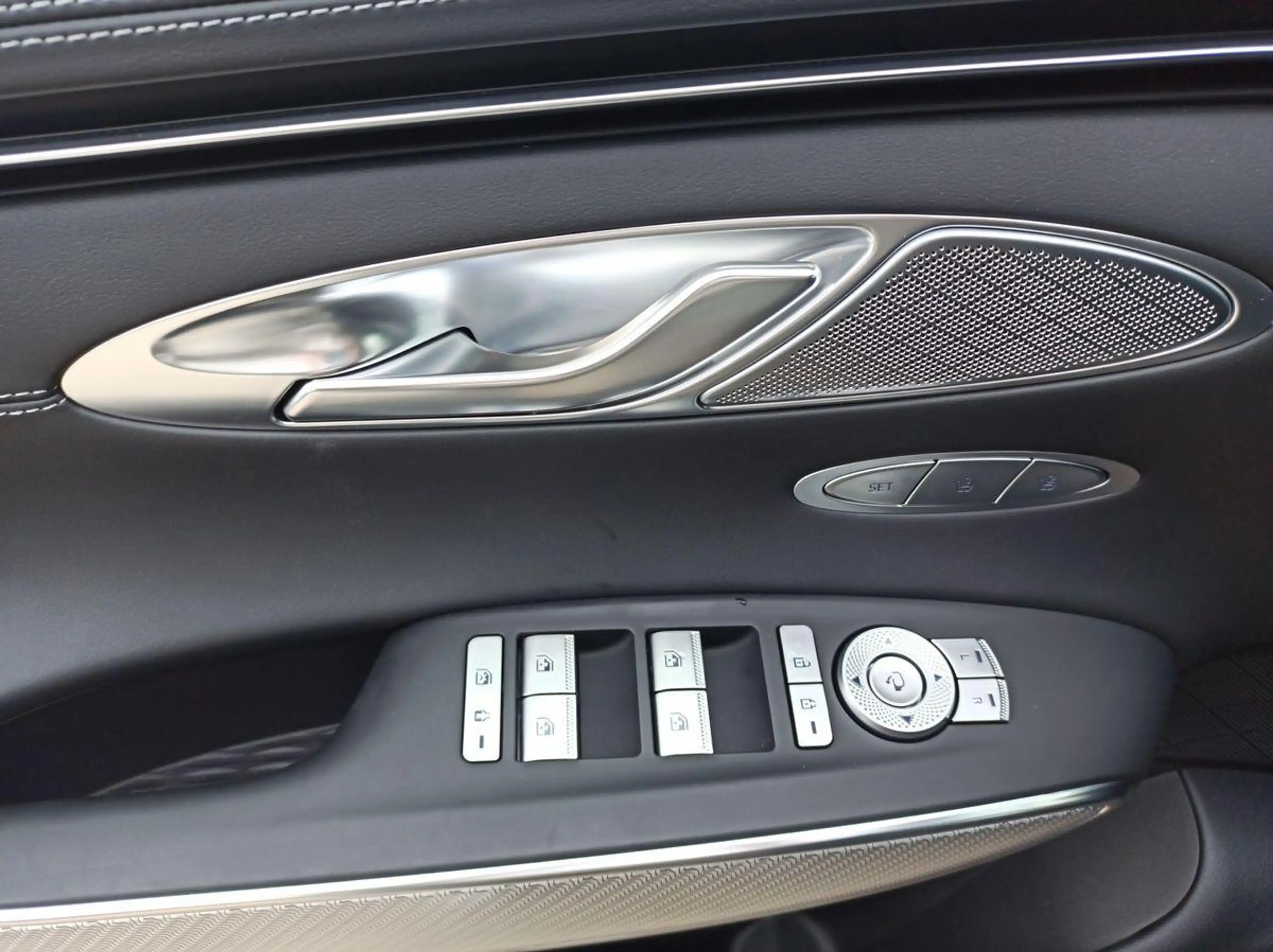Genesis GV70 Sport 4WD 2.5L / Head-Up-Display /Sitzklima — photo 8