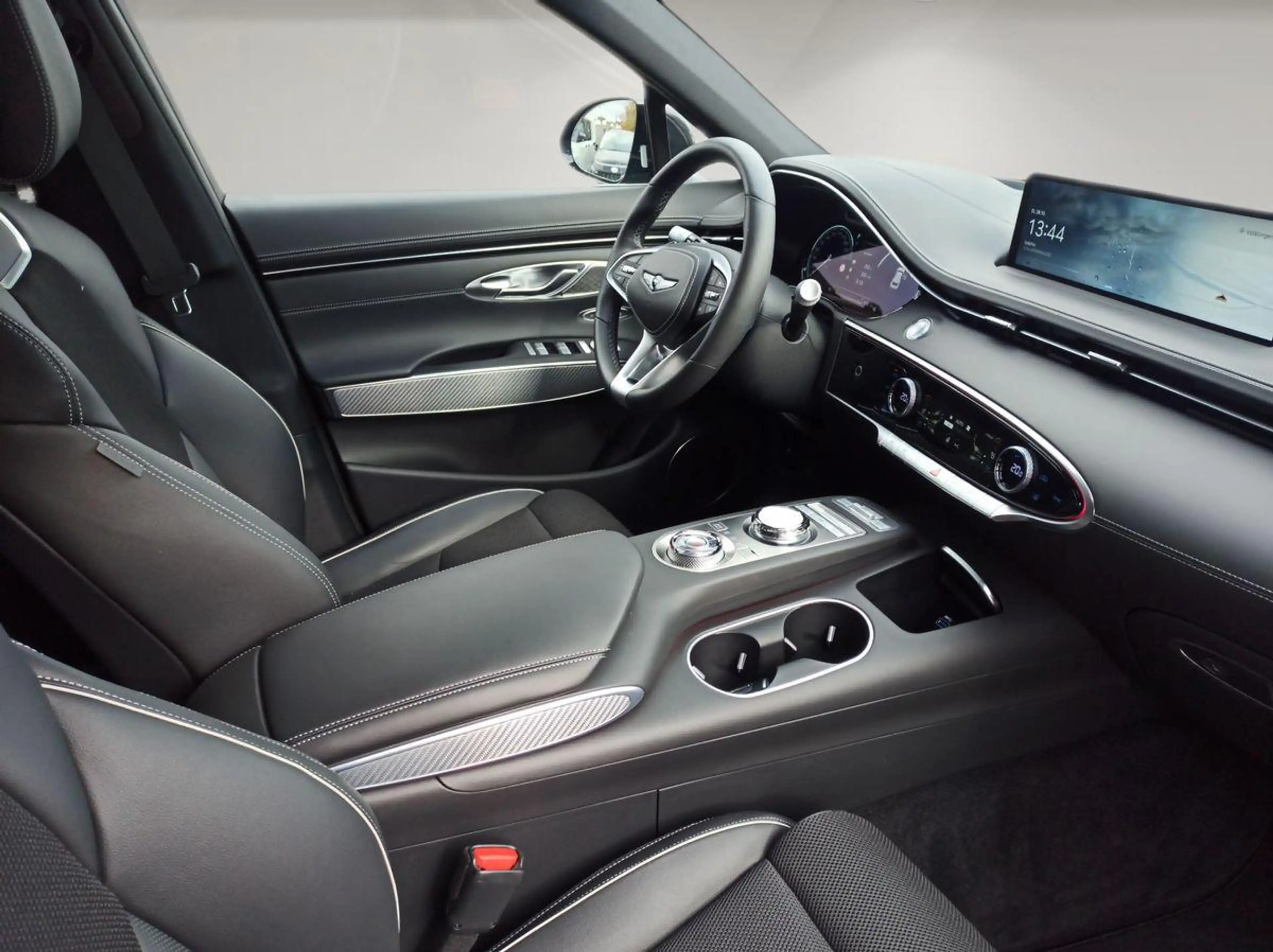 Genesis GV70 Sport 4WD 2.5L / Head-Up-Display /Sitzklima — photo 6