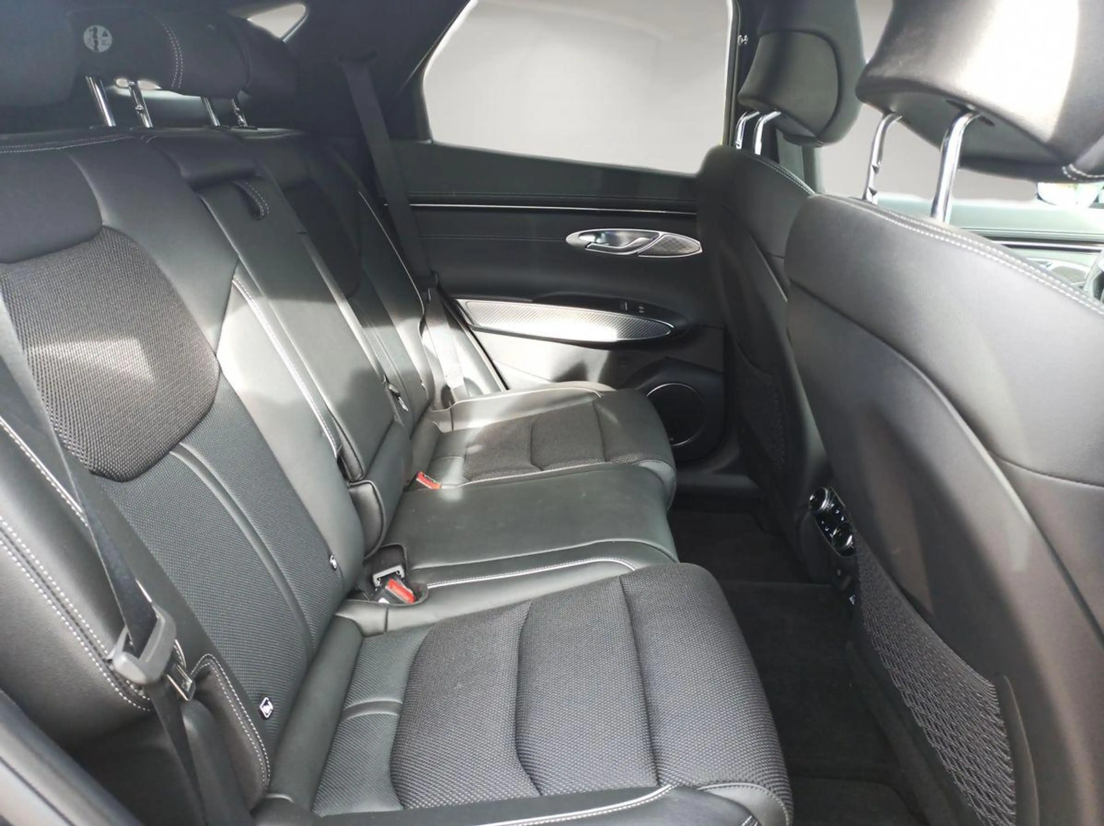 Genesis GV70 Sport 4WD 2.5L / Head-Up-Display /Sitzklima — photo 5