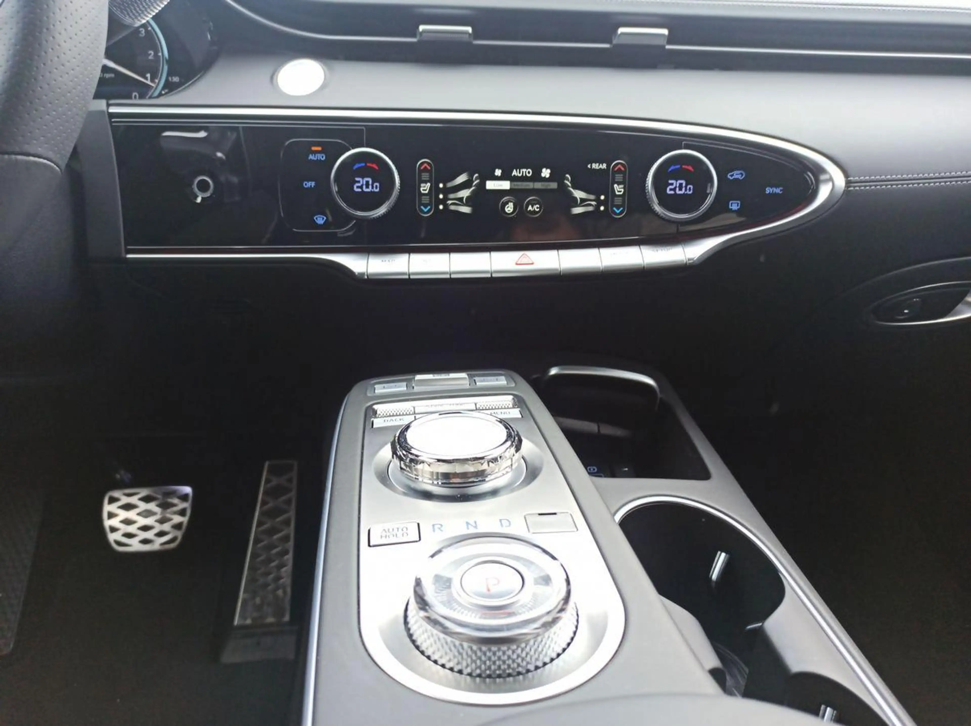 Genesis GV70 Sport 4WD 2.5L / Head-Up-Display /Sitzklima — photo 3