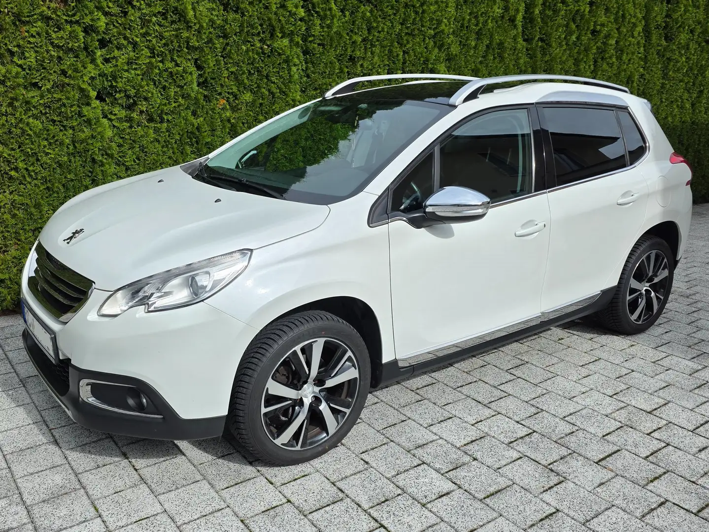 Peugeot 2008 Allure FAP 115 STOP& START e-HDi Weiß - 1