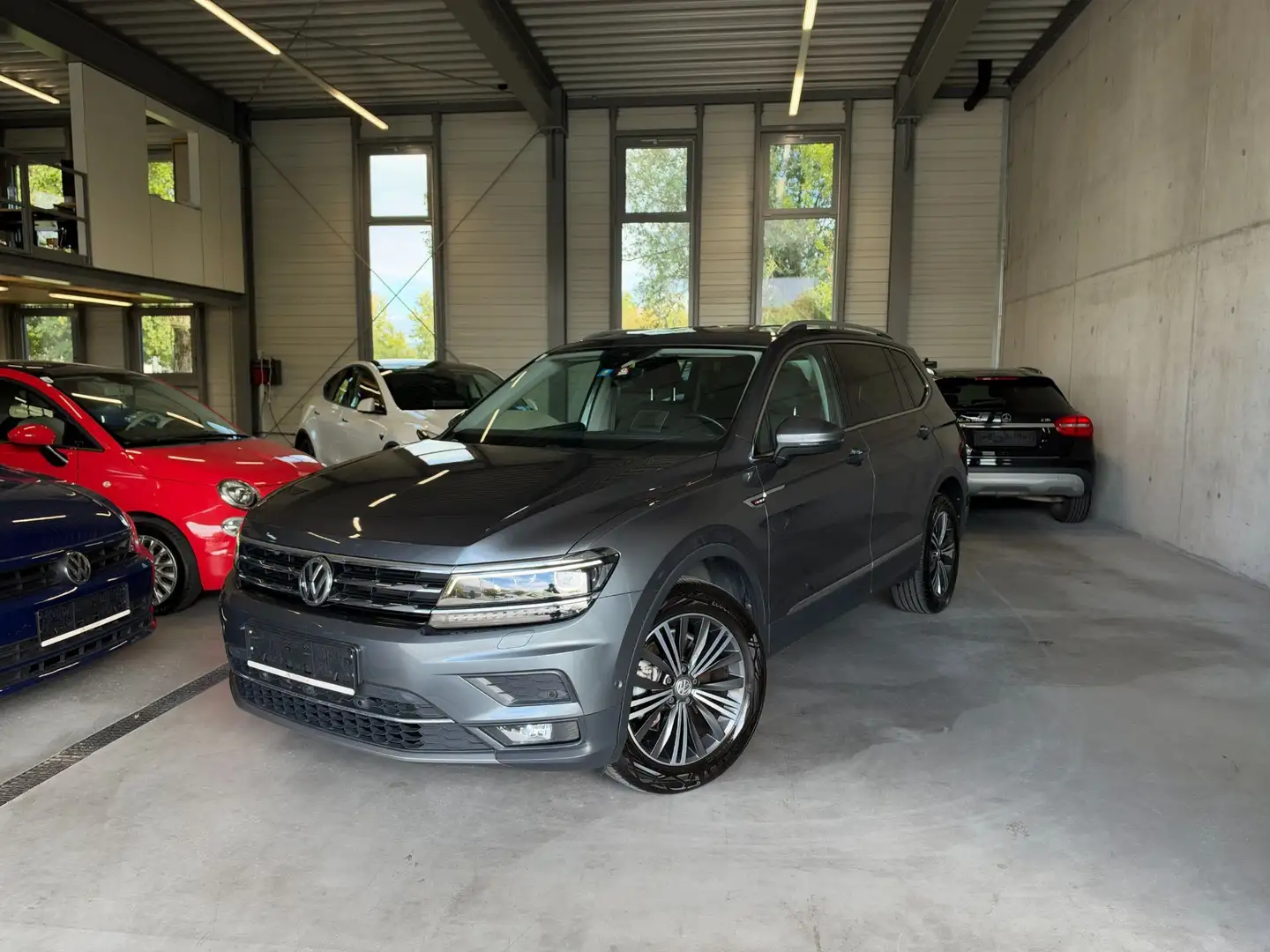 Volkswagen Tiguan Allspace 2.0 TDI Highline 4Motion / 7 Sitze / 8 fach Silber - 1