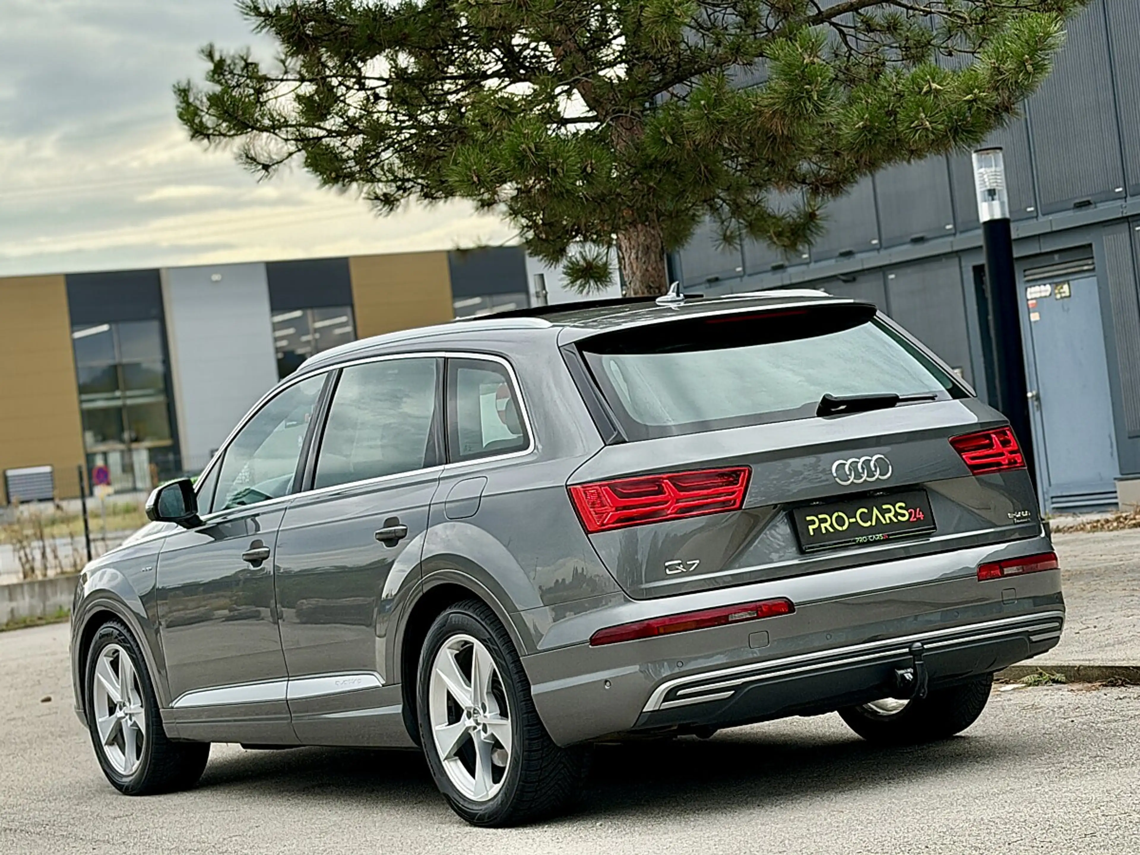 Audi Q7 PHEV e-tron 3,0 TDI quattro Tiptronic — photo 14