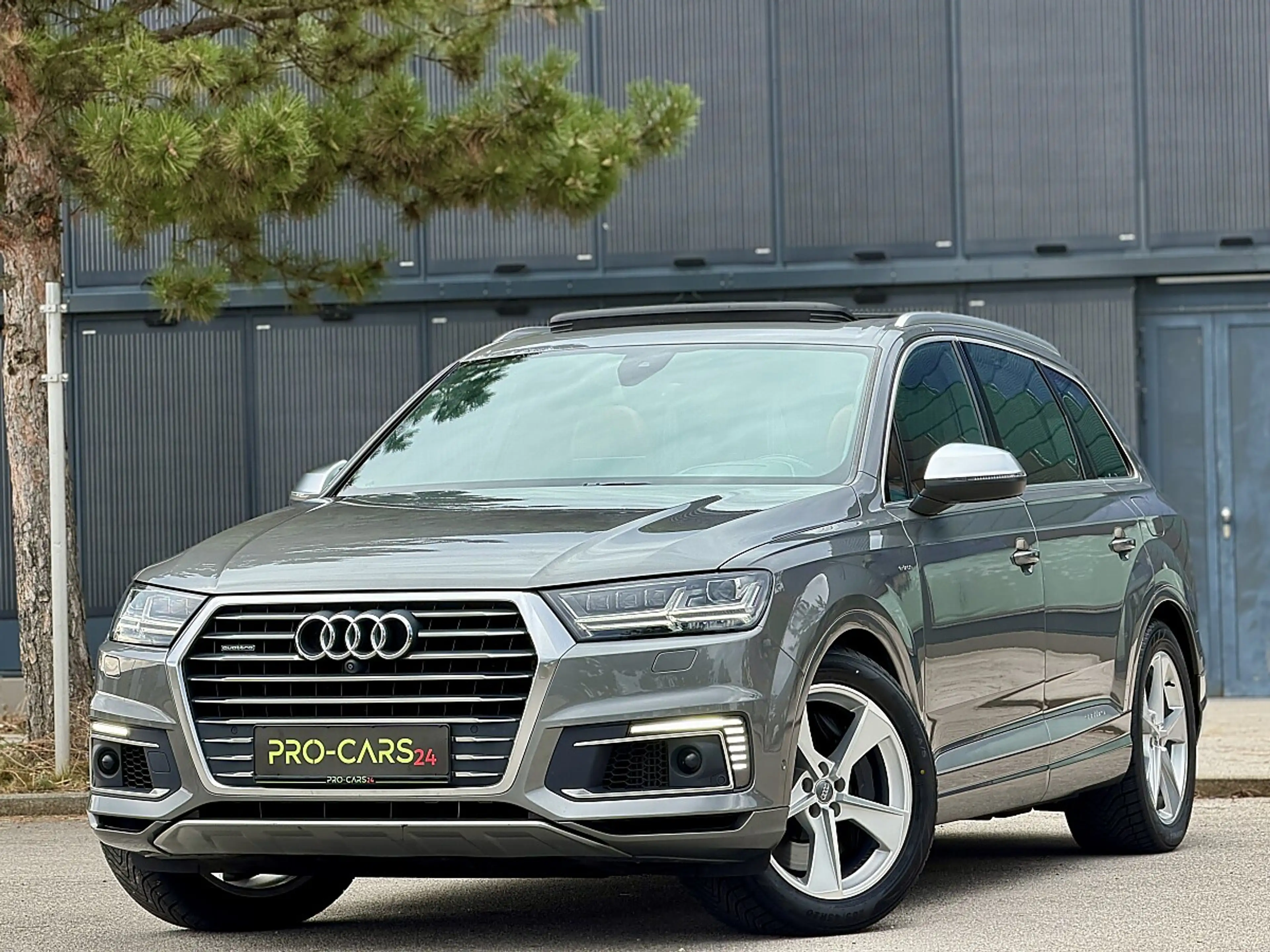 Audi Q7 PHEV e-tron 3,0 TDI quattro Tiptronic — photo 13