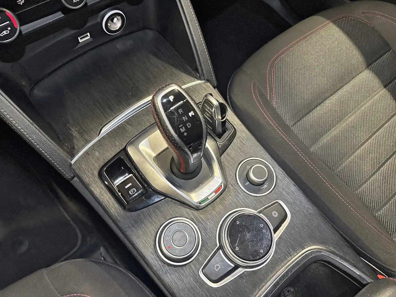 Alfa Romeo Stelvio 2021 — фото 15