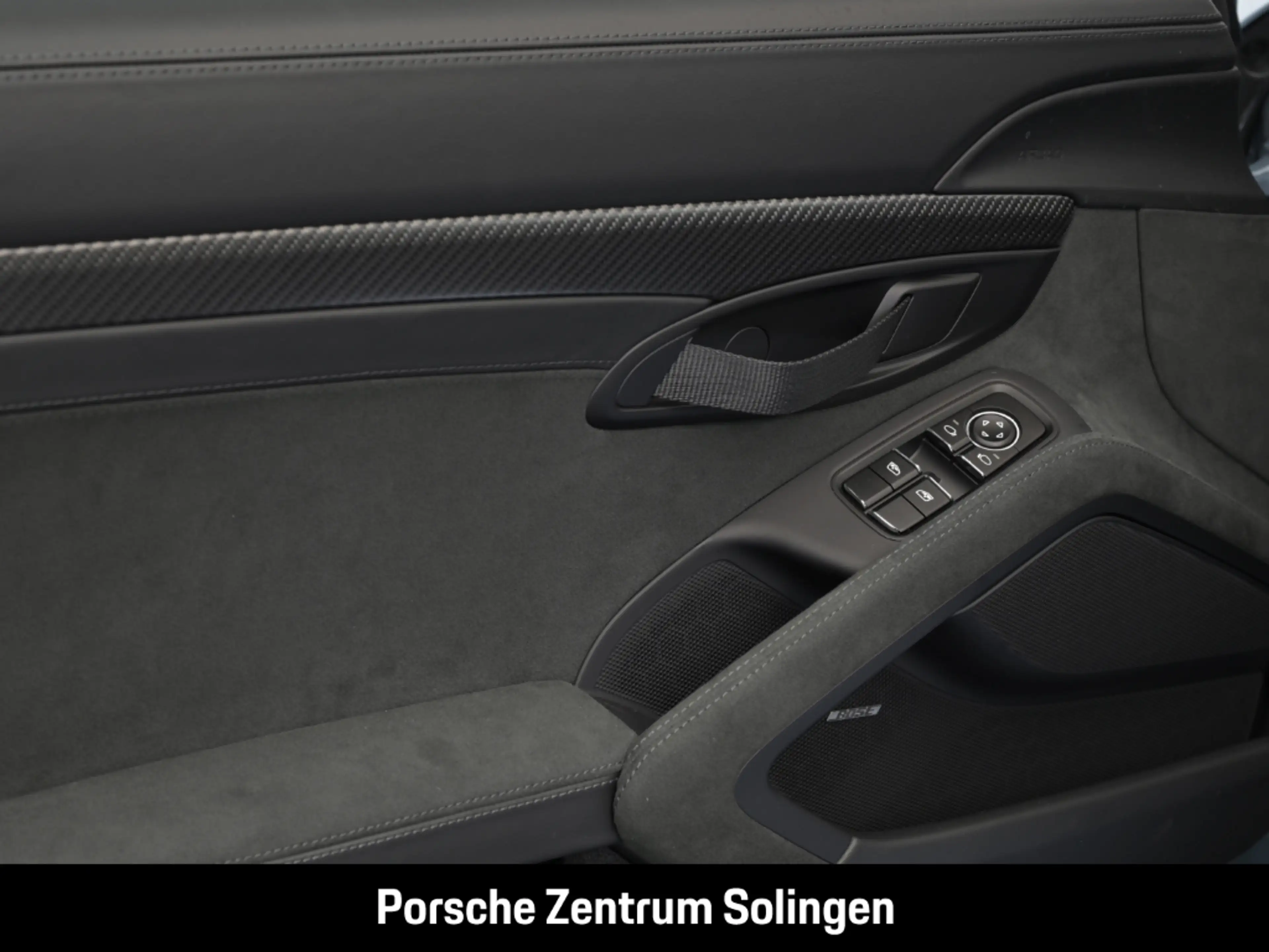 Porsche 718 Spyder RS PTS PCCB Bose Weissach Lift LED — photo 10