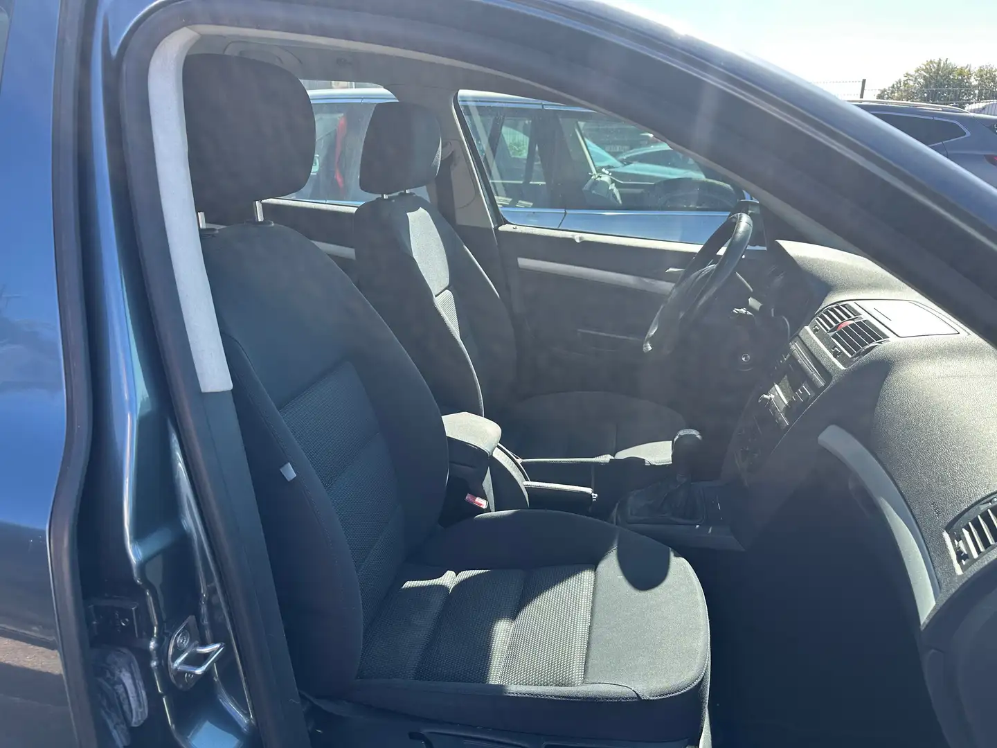 Skoda Octavia Octavia Combi 1.6 FSI Elegance Grau - 2