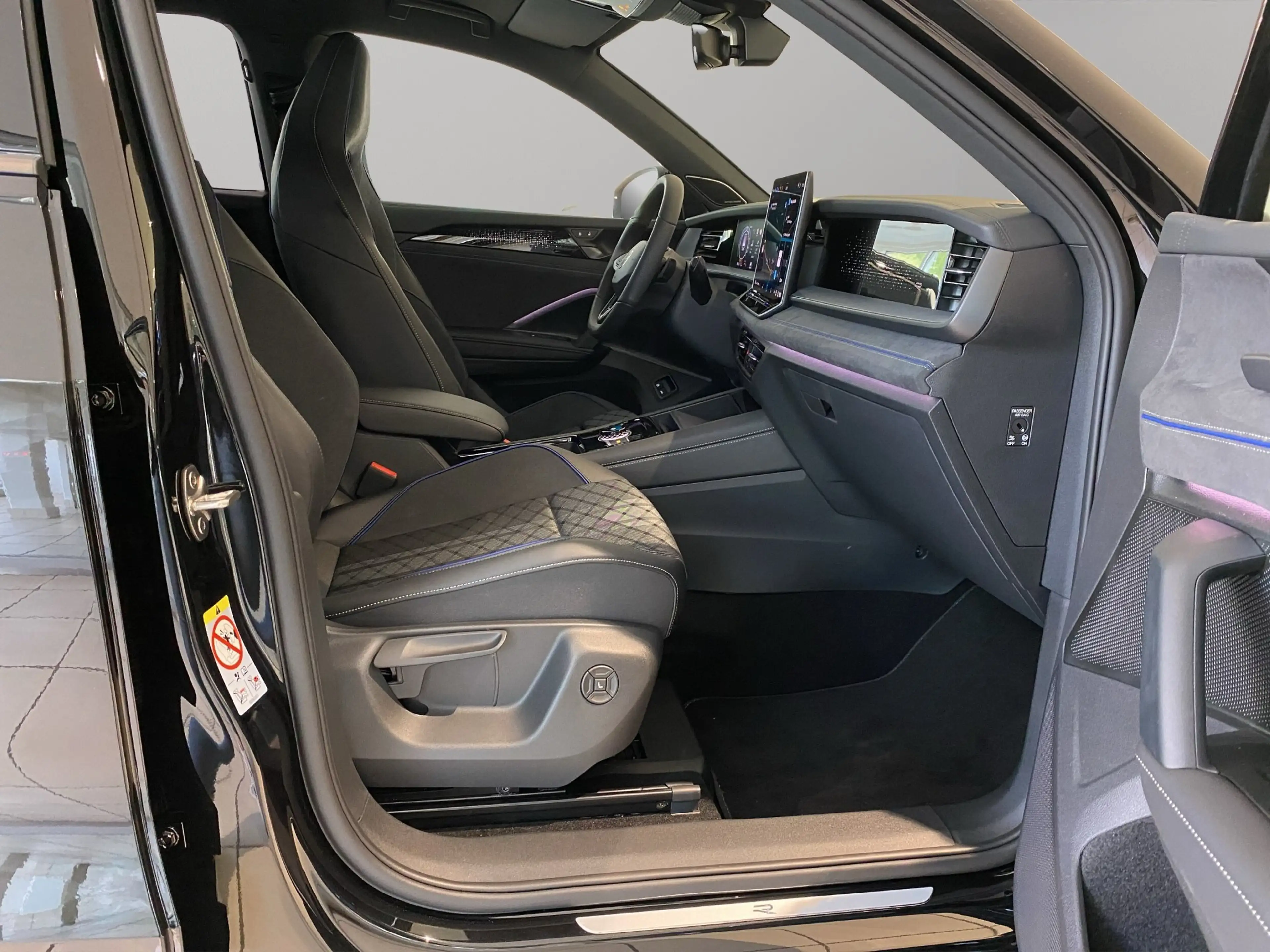 Volkswagen Tayron R-Line 1.5 eHybrid 360 ACC AHK HUD Kam. — photo 5