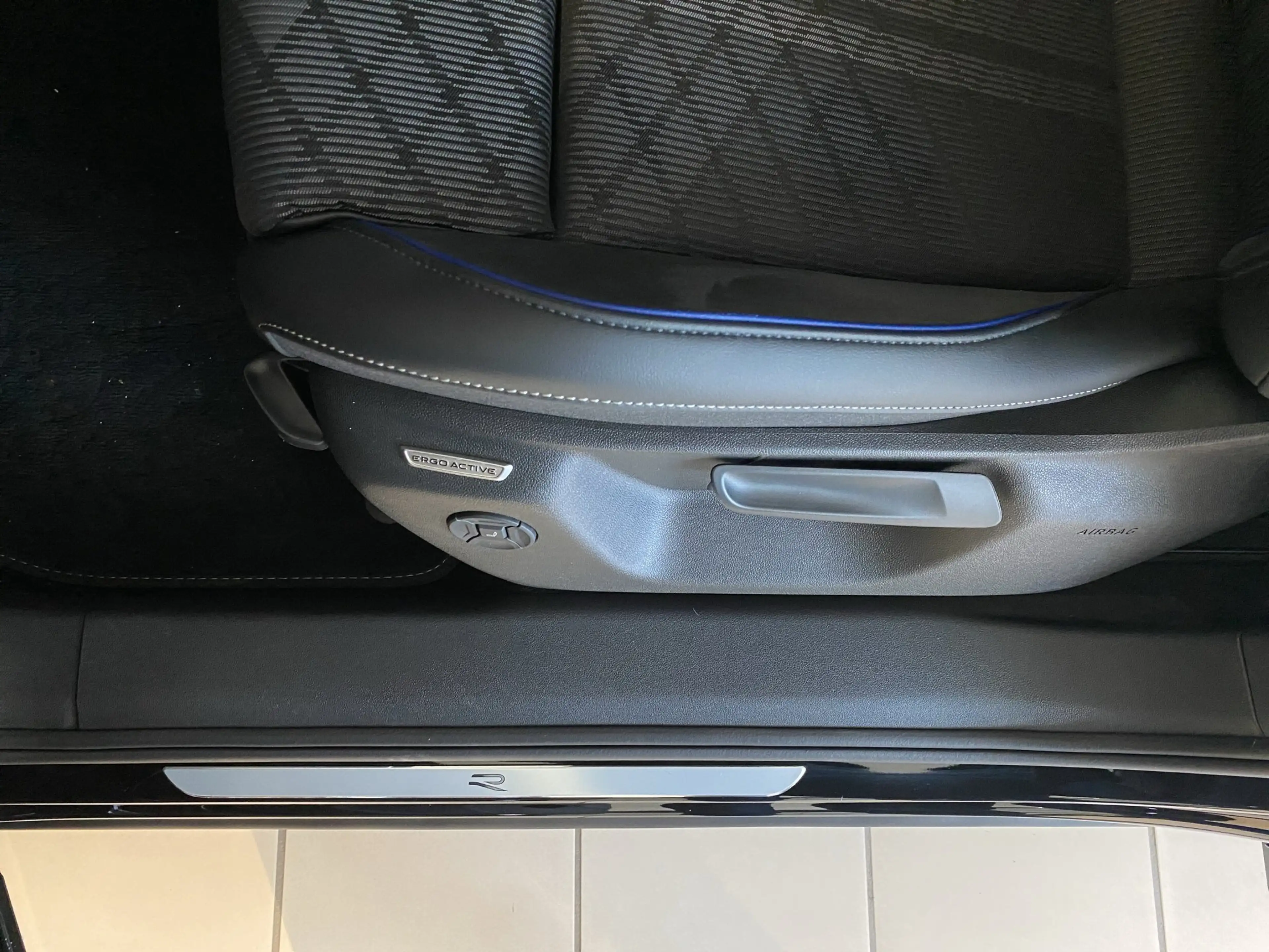 Volkswagen Tayron R-Line 1.5 eHybrid 360 ACC AHK HUD Kam. — photo 15