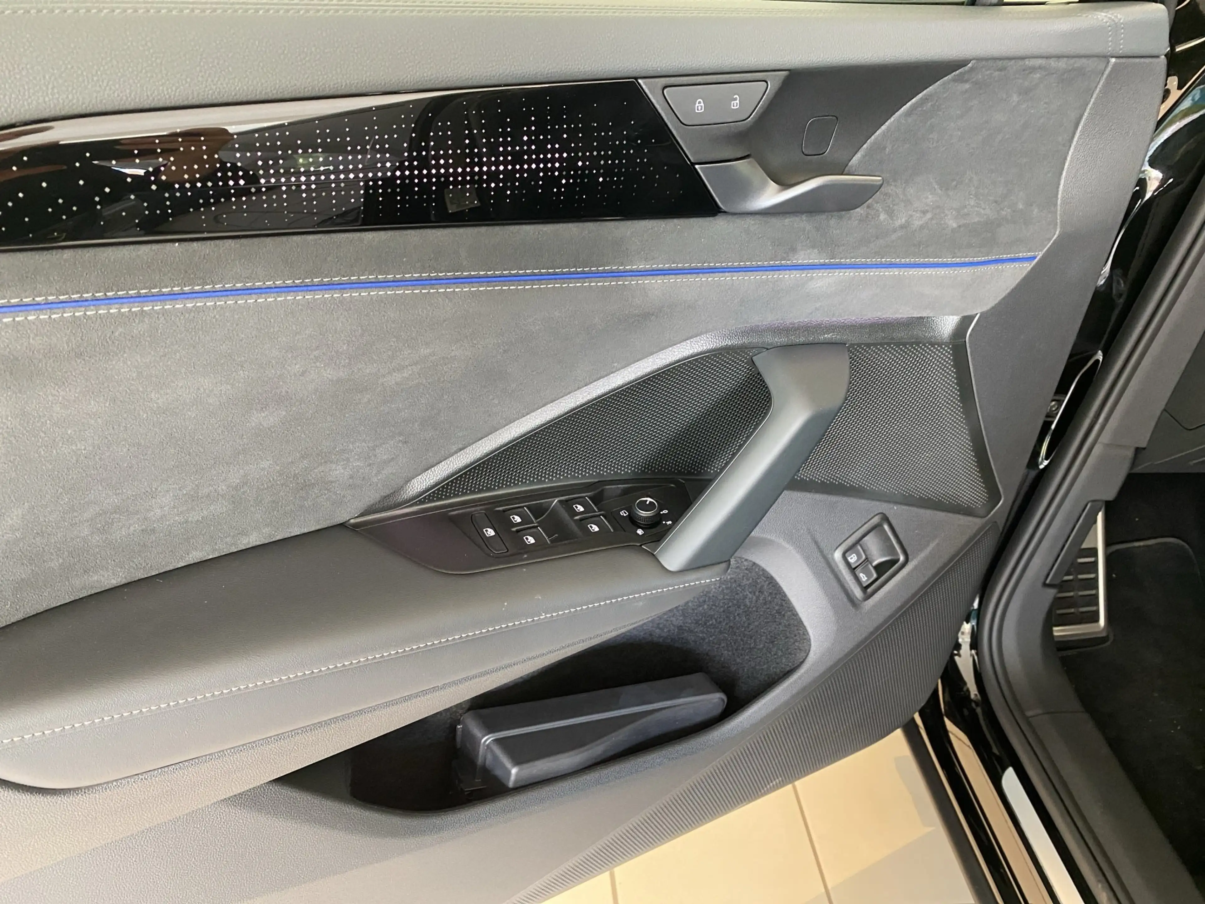 Volkswagen Tayron R-Line 1.5 eHybrid 360 ACC AHK HUD Kam. — photo 14