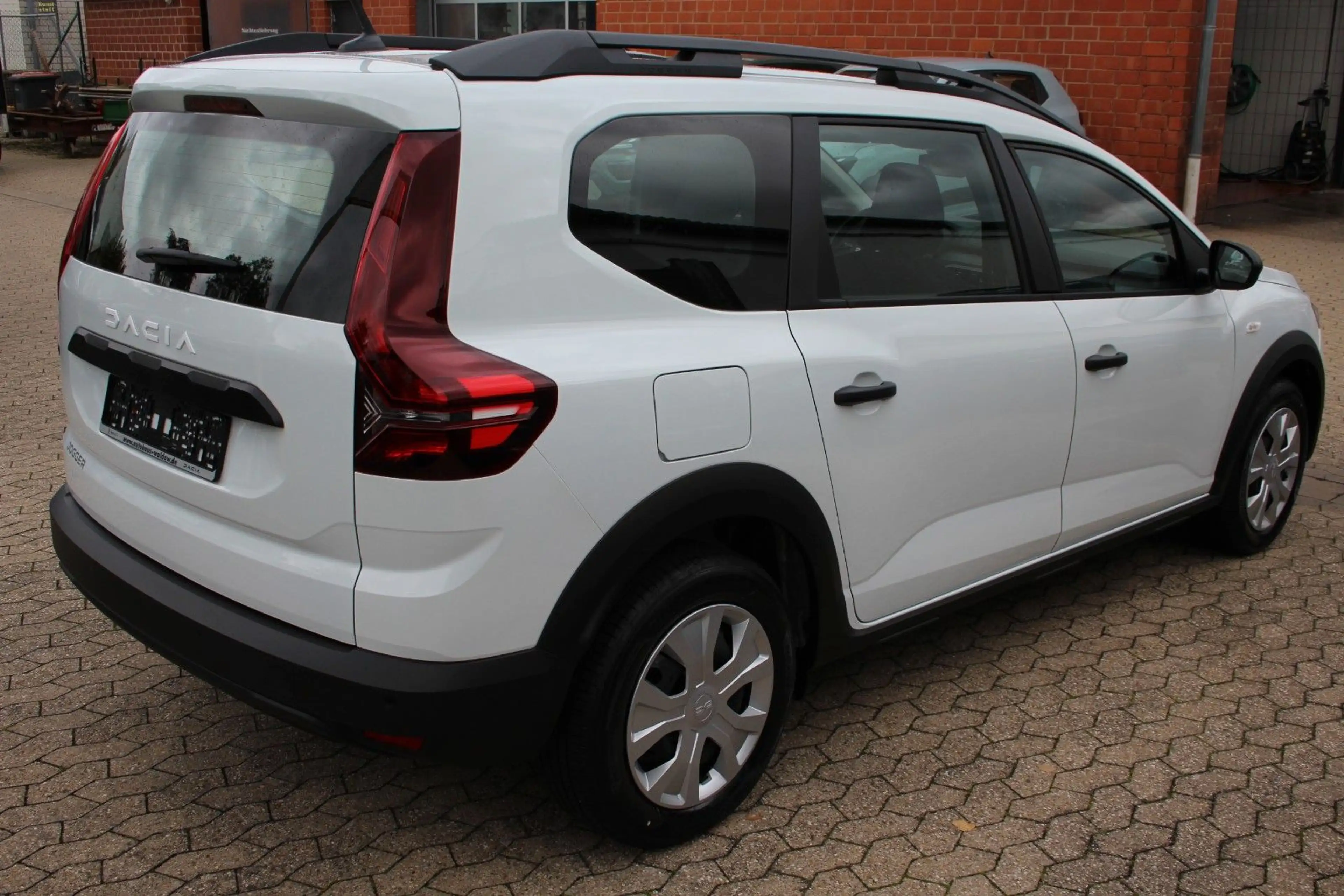 Dacia Jogger Essential — photo 3