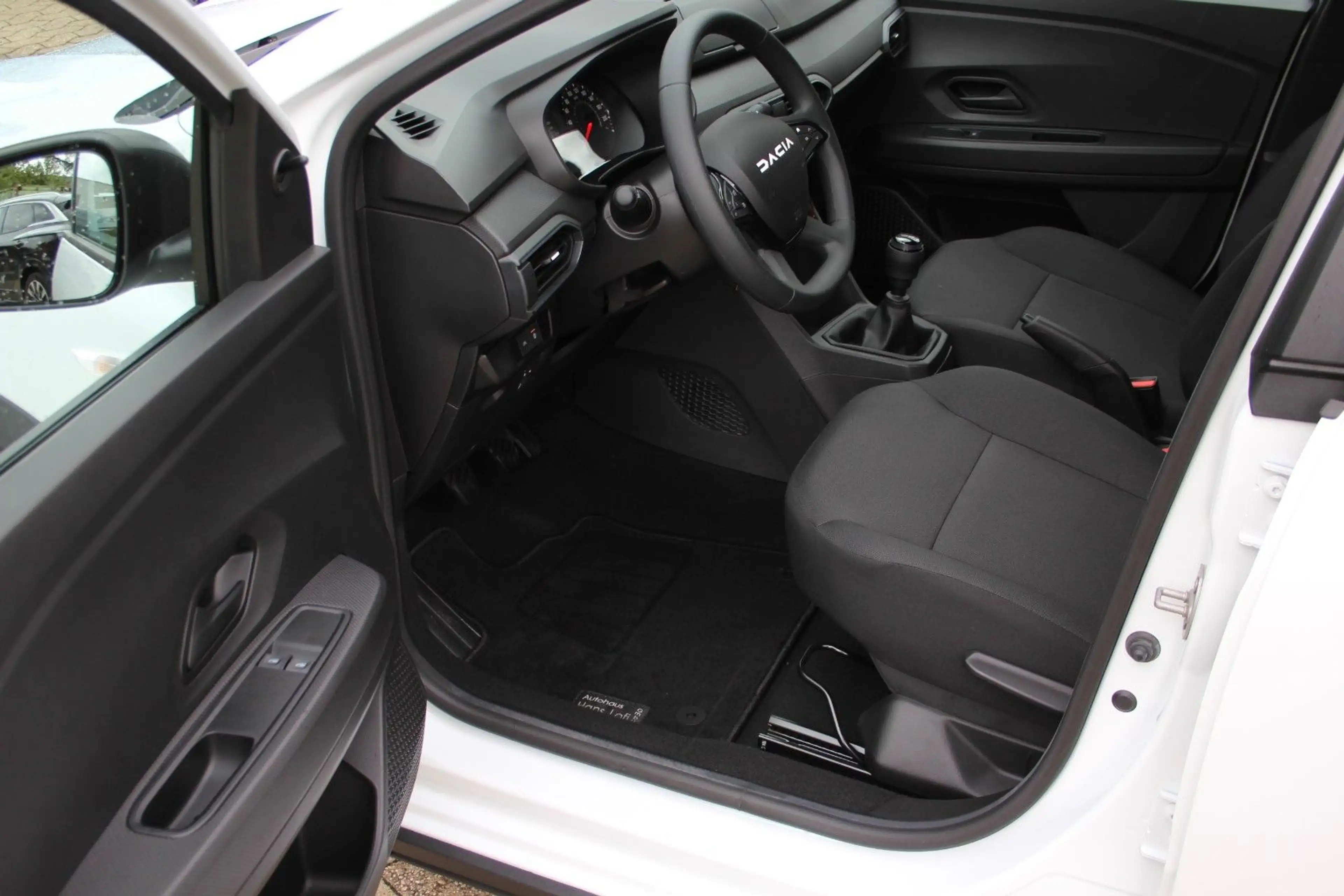 Dacia Jogger Essential — photo 8