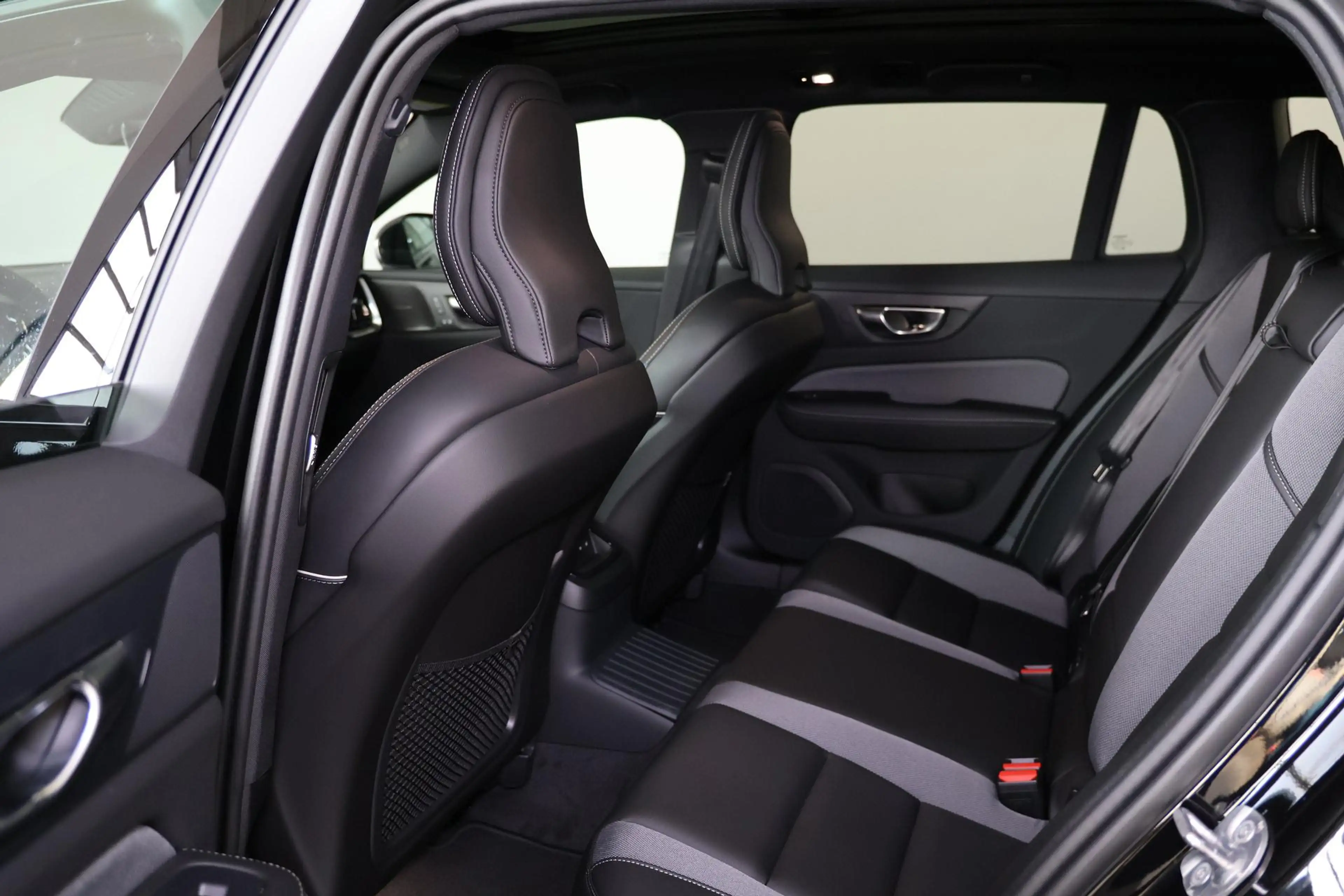 Volvo V60 T6 Recharge AWD Plus Dark - Panorama/schuifdak - I — photo 14