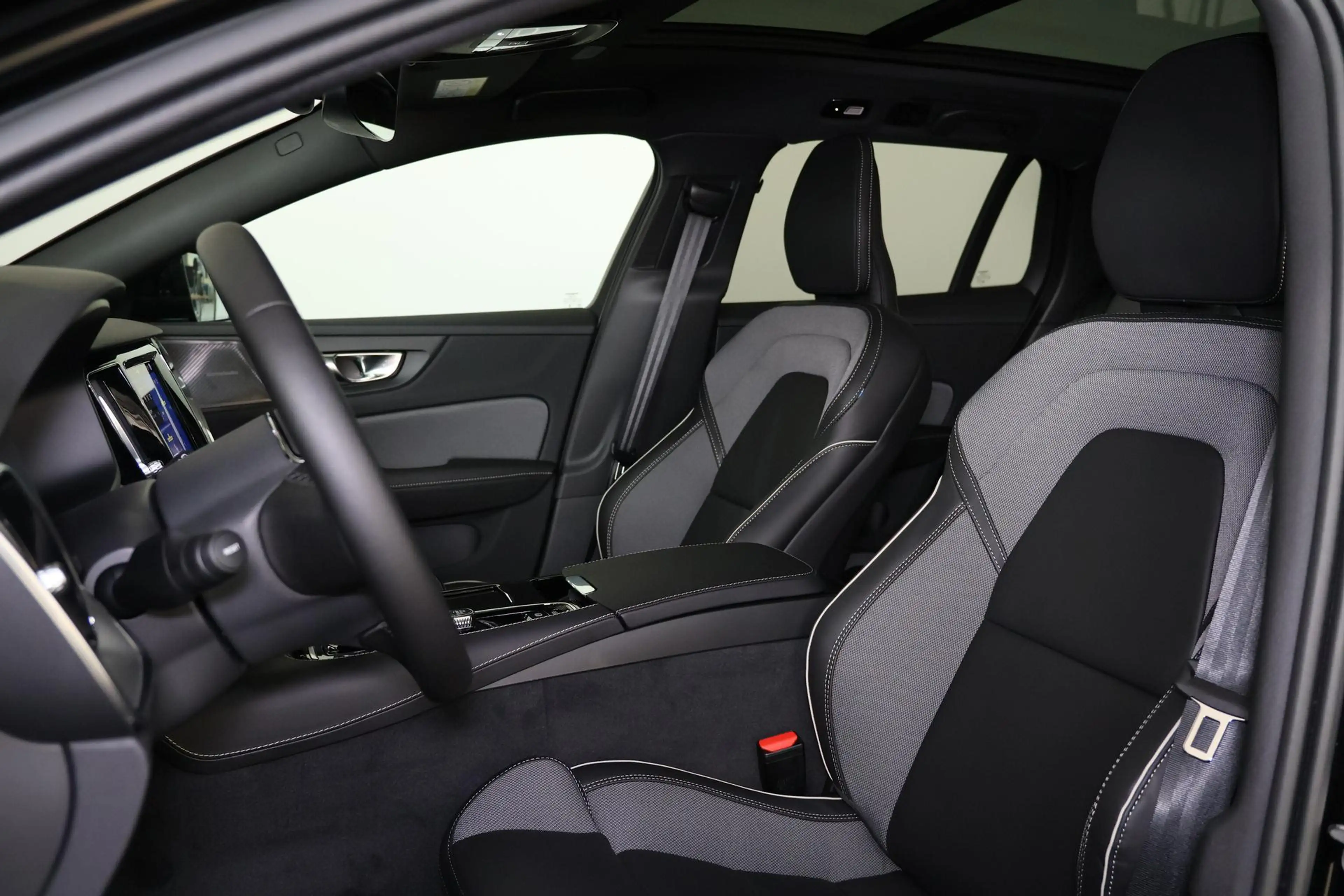 Volvo V60 T6 Recharge AWD Plus Dark - Panorama/schuifdak - I — photo 13