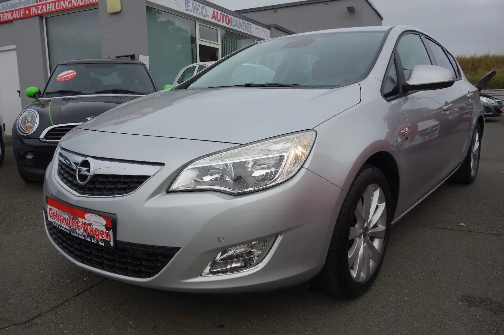 Opel Astra J Lim. 5-trg. 150 Jahre Opel Silber - 1