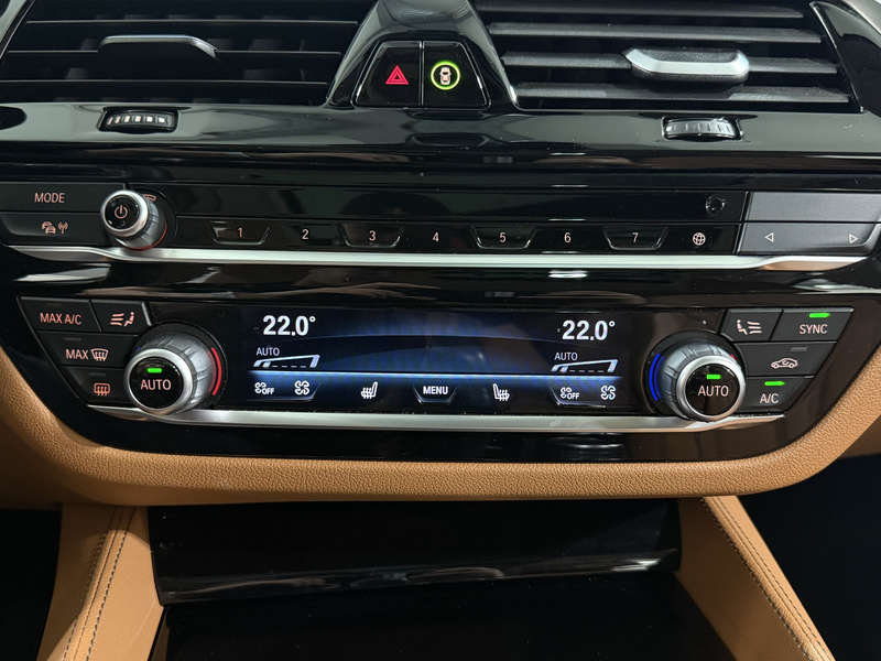 BMW 540 i xDrive Touring Luxury AHK ACC RFK Pano HUD HiFi — photo 23