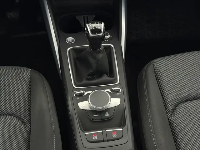 Audi Q2 view 12