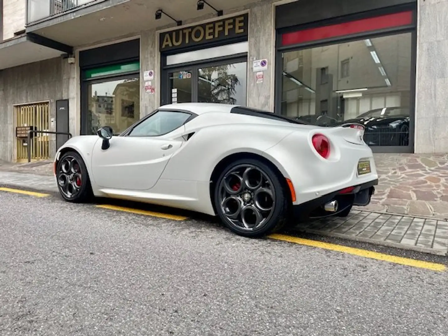 Alfa Romeo 4C LAUNCH EDITION *392/500*, 21.300 KM, TAGLIANDATA Blanco - 2