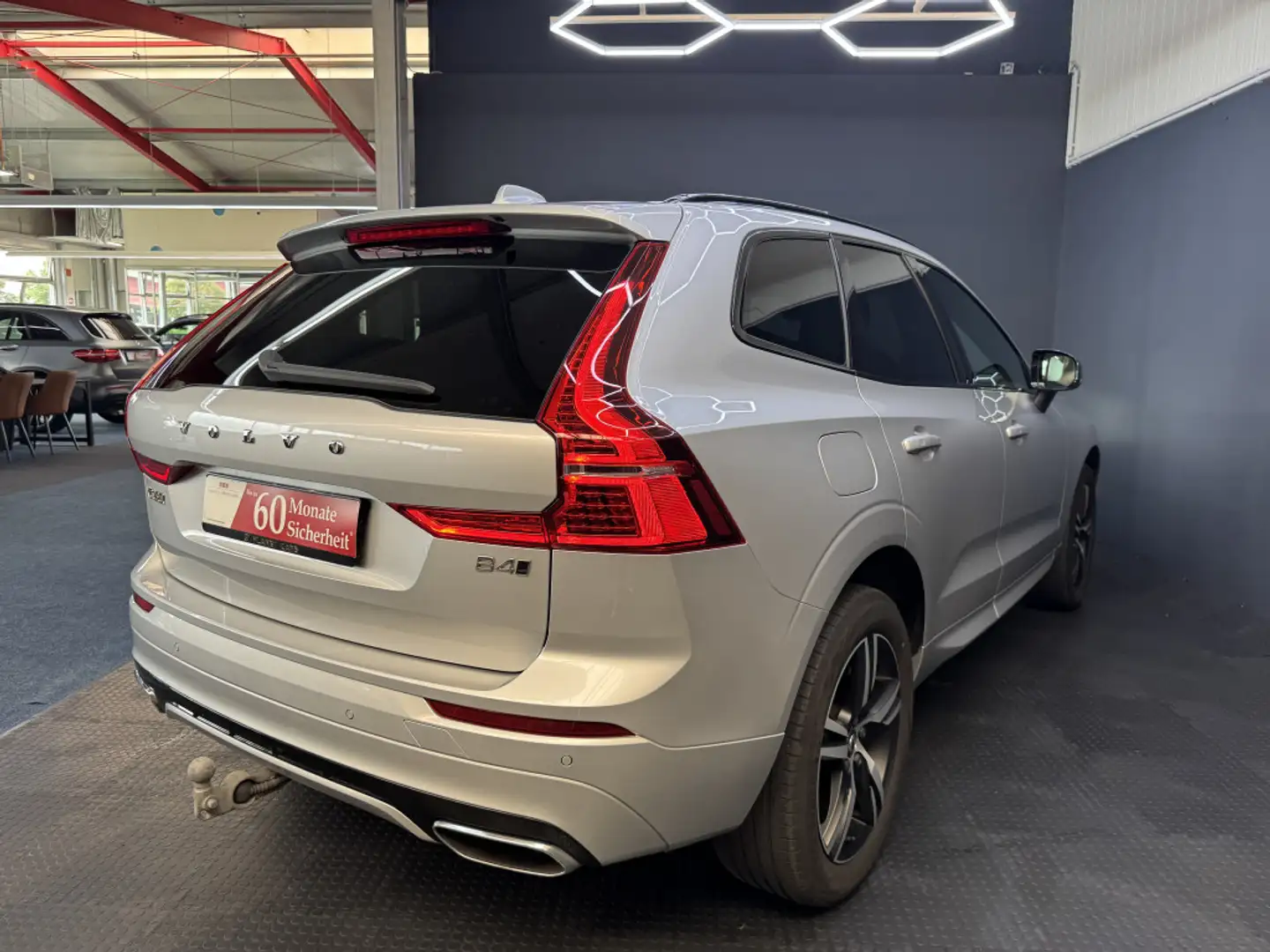 Volvo XC60 R Design AWD*3J.Garantie*B4*AHK*LED*KAMERA* Silber - 2