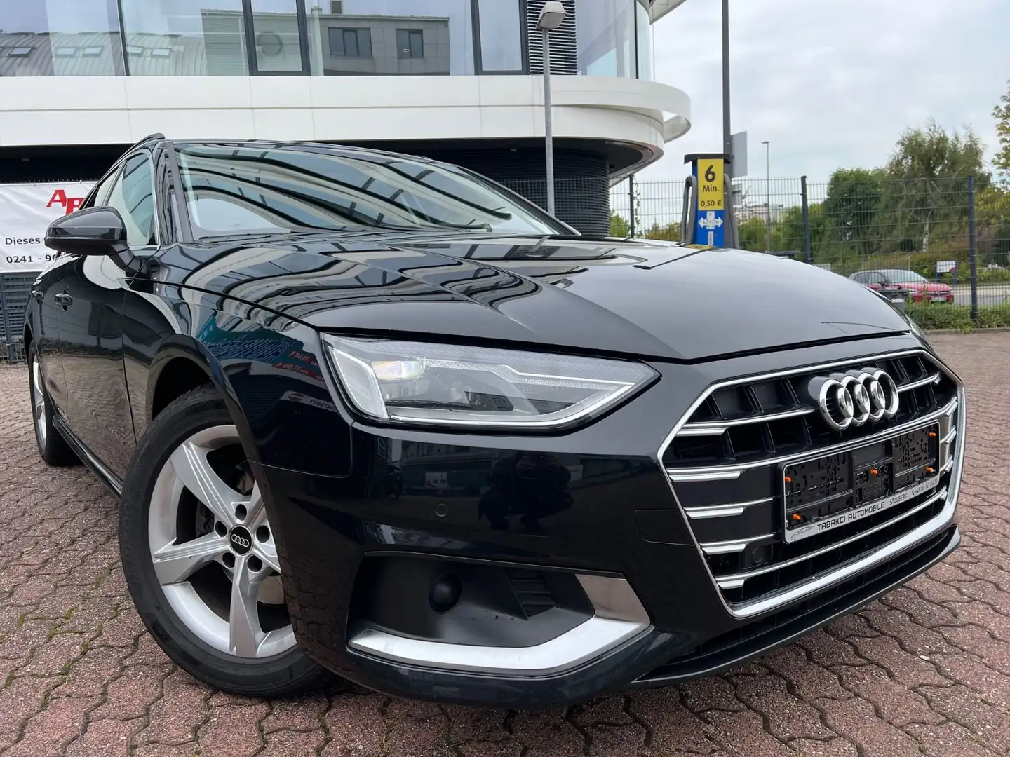 Audi A4 Avant 35 TDI advanced *NAVI* AUTOMATIK* Schwarz - 2
