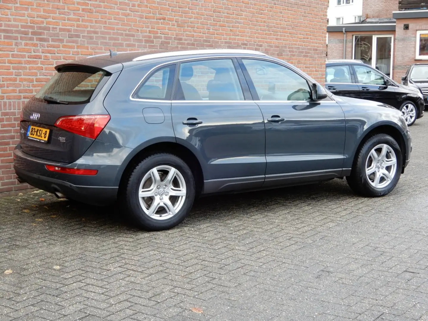 Audi Q5 2.0 TFSI Q. PRO LINE Grijs - 2