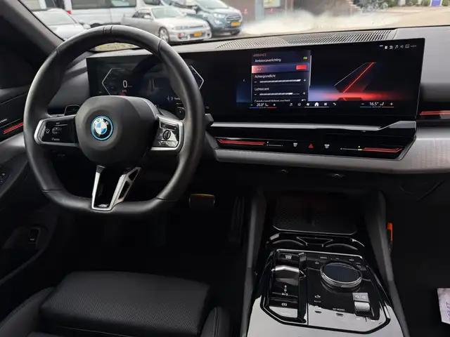 BMW 5 Series view 20