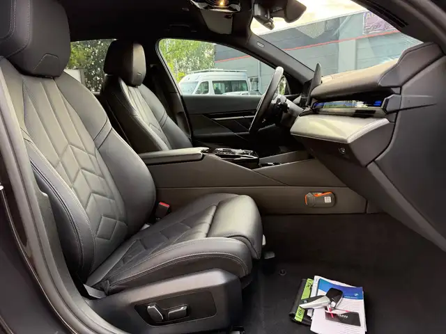 BMW 5 Series view 18